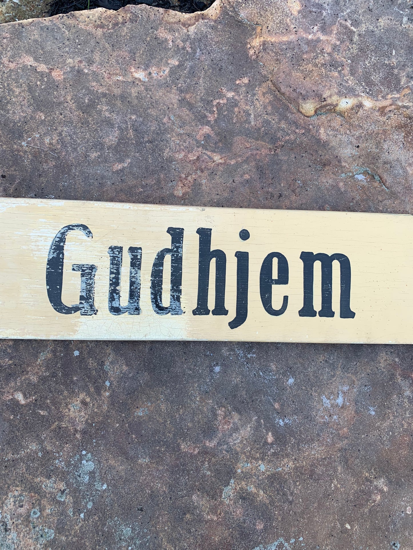 Alt-Bornholm-Schild vom Bus - Gudhjem/Aakrikeby