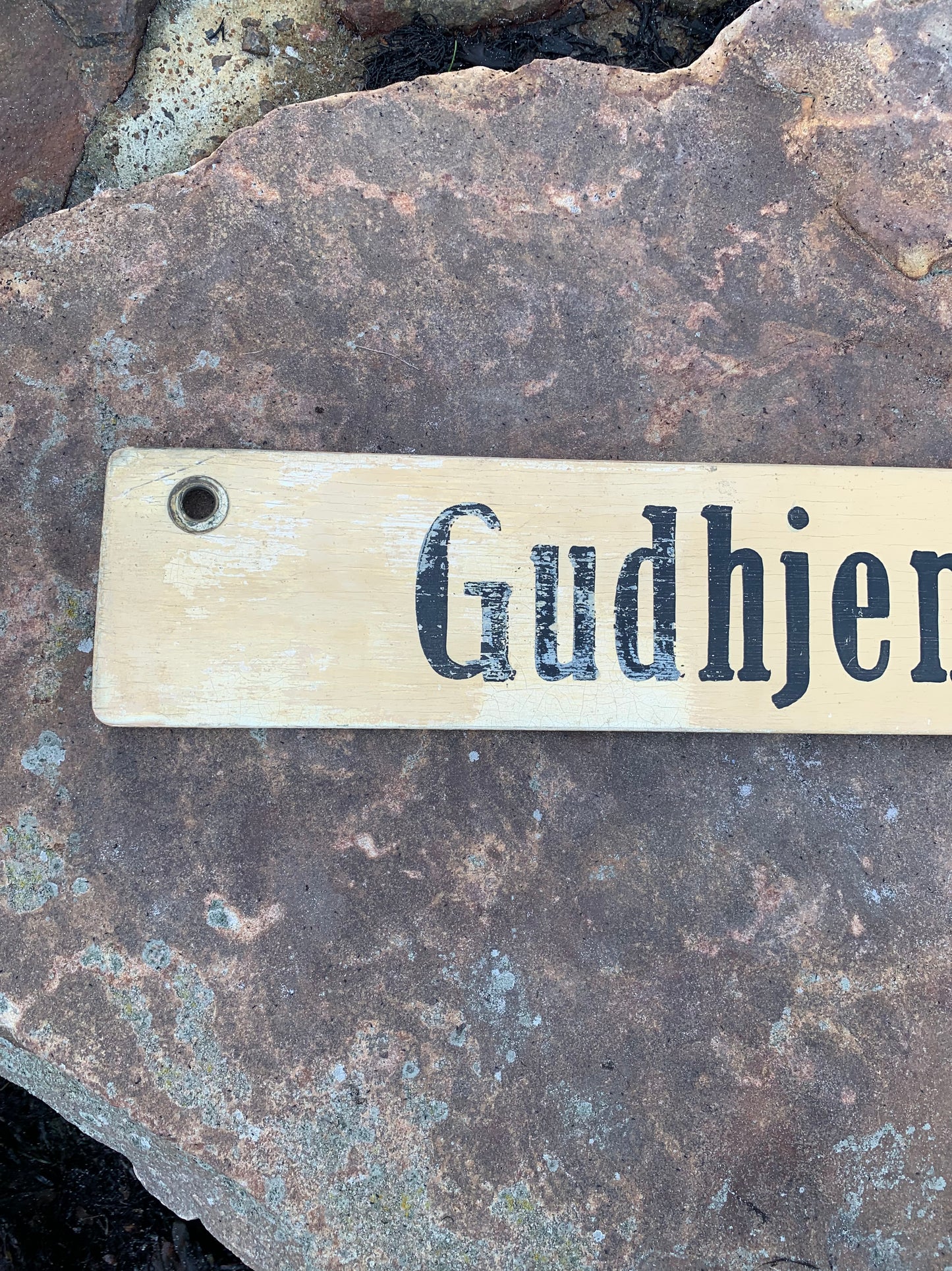 Alt-Bornholm-Schild vom Bus - Gudhjem/Aakrikeby