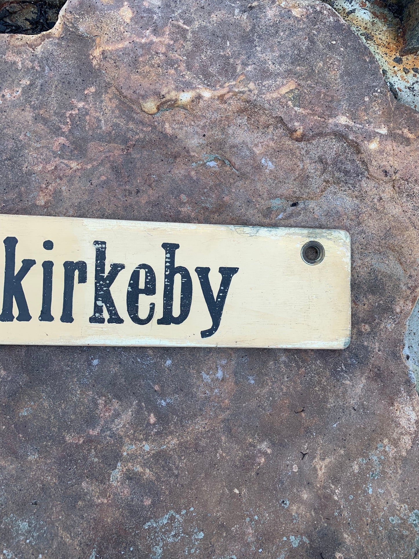 Alt-Bornholm-Schild vom Bus - Gudhjem/Aakrikeby