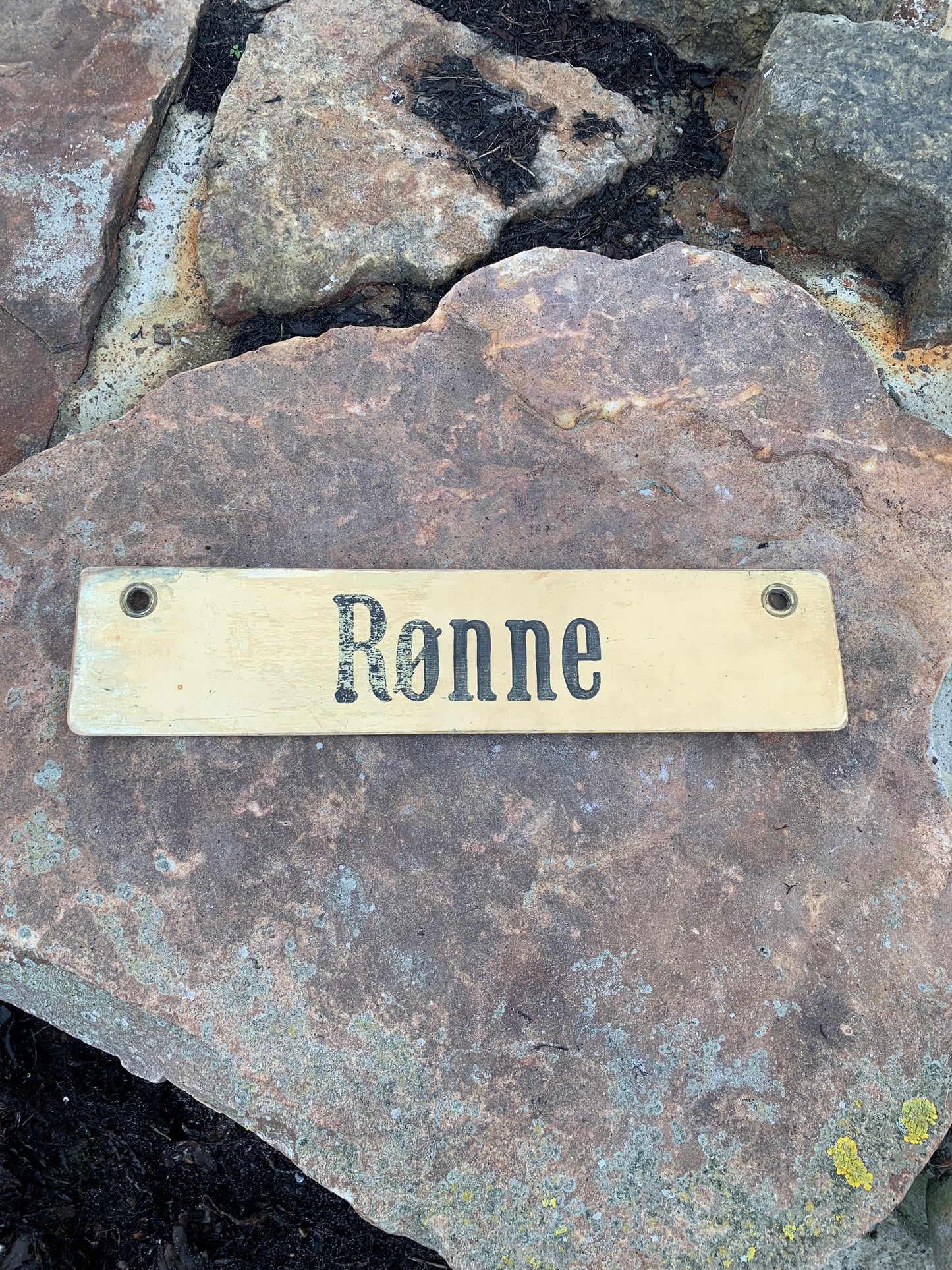 Alt-Bornholm-Schild vom Bus aus - Kristianshøj/Rønne