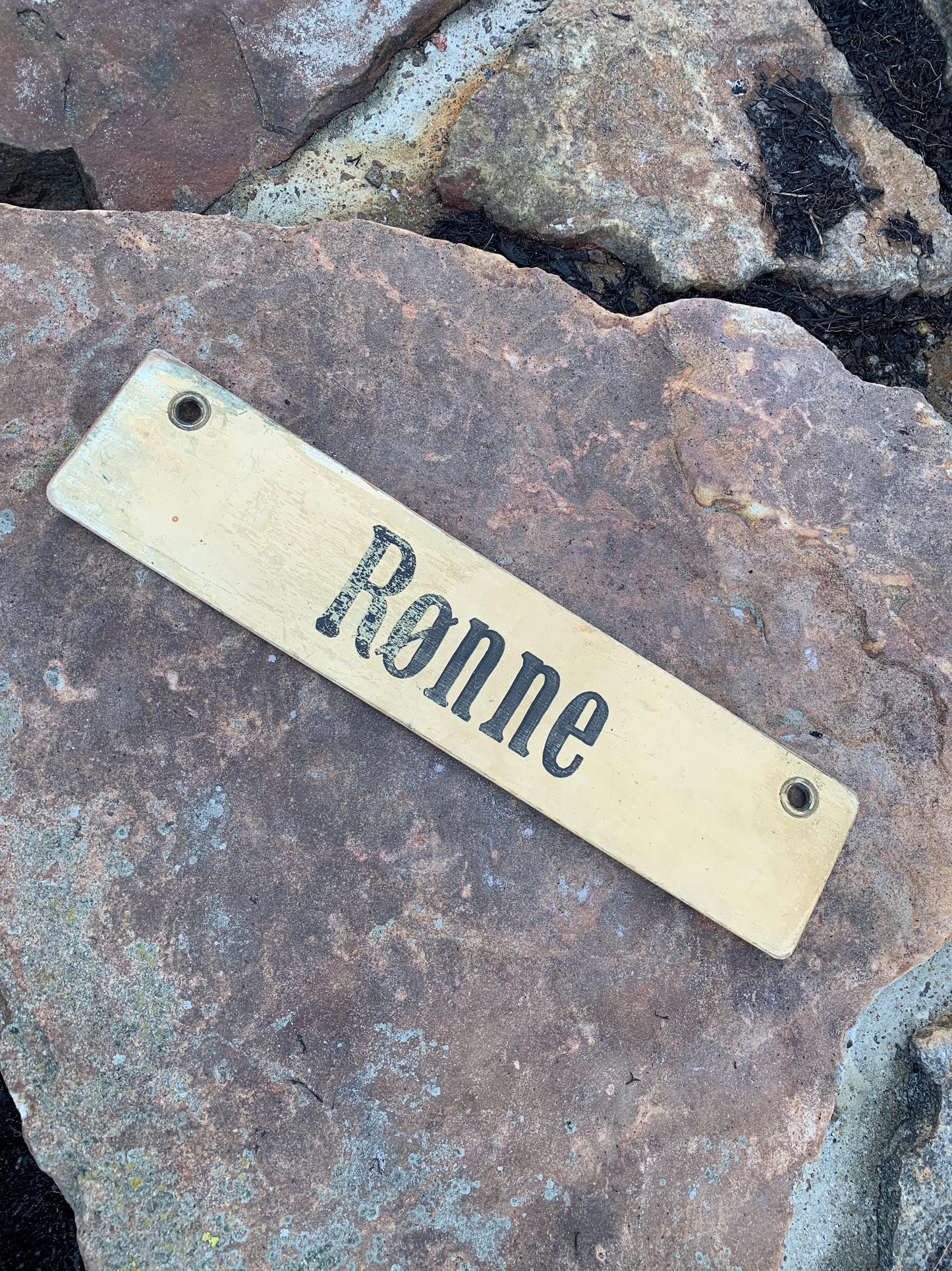 Alt-Bornholm-Schild vom Bus aus - Kristianshøj/Rønne