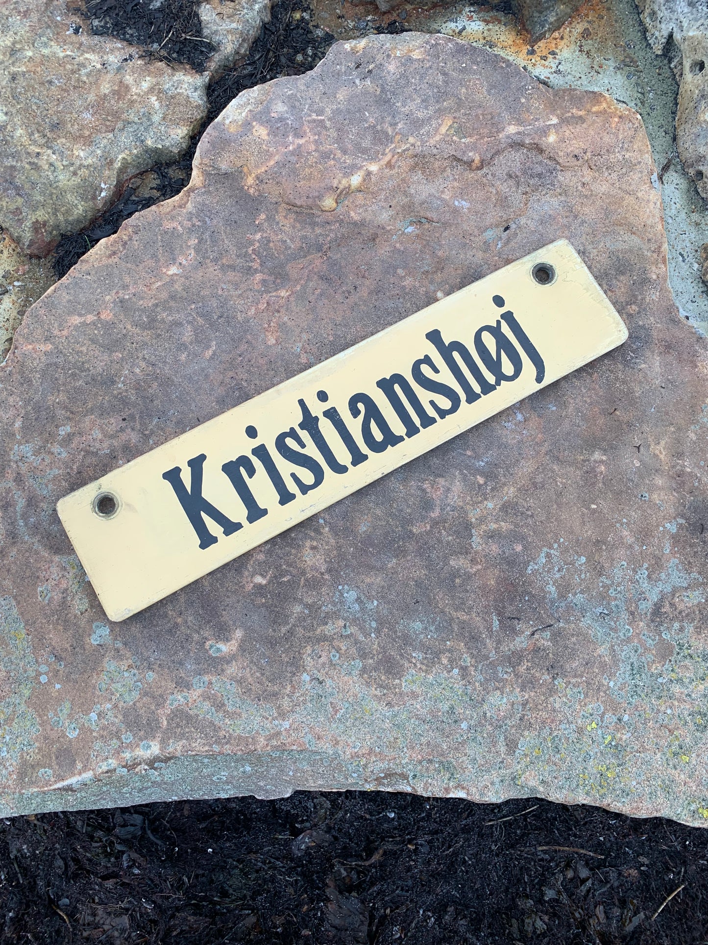 Alt-Bornholm-Schild vom Bus aus - Kristianshøj/Rønne