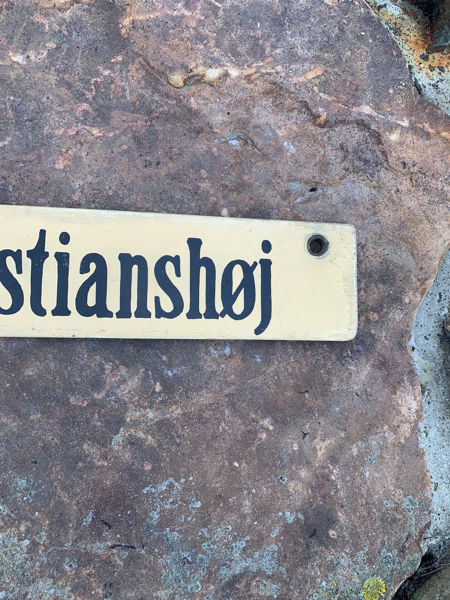 Alt-Bornholm-Schild vom Bus aus - Kristianshøj/Rønne