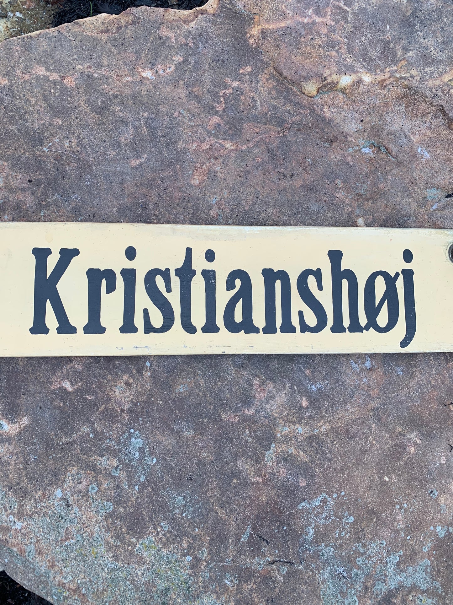 Alt-Bornholm-Schild vom Bus aus - Kristianshøj/Rønne