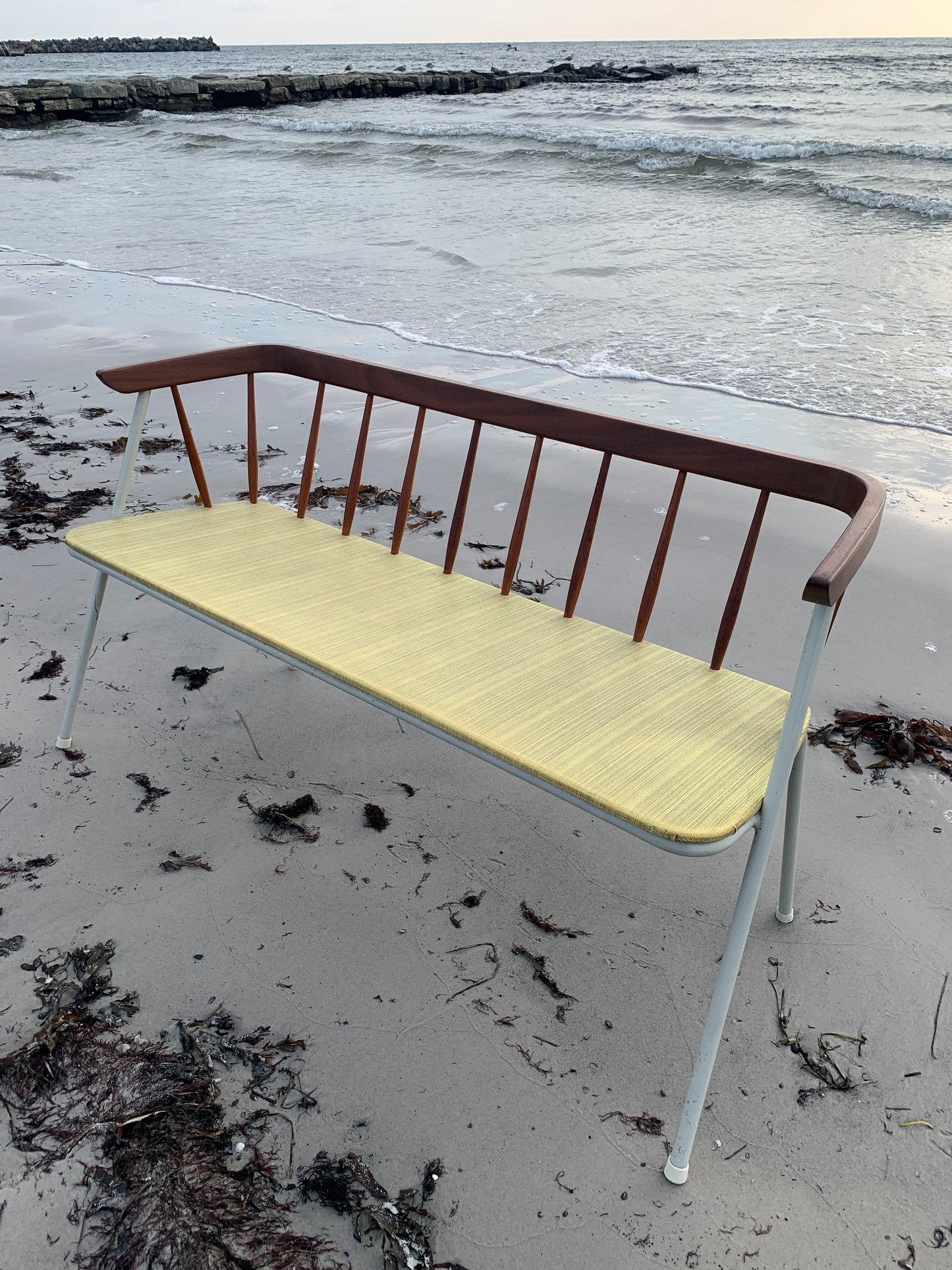 Bank mit feinen Holzdetails