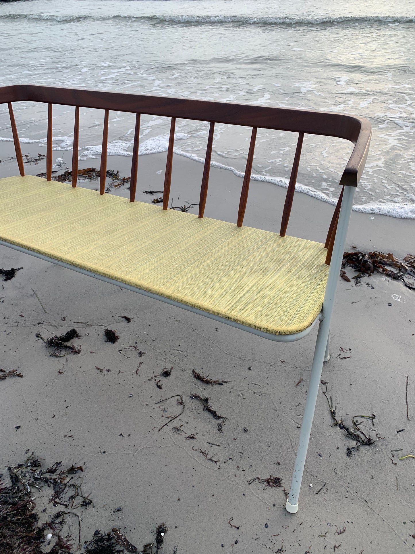 Bank mit feinen Holzdetails