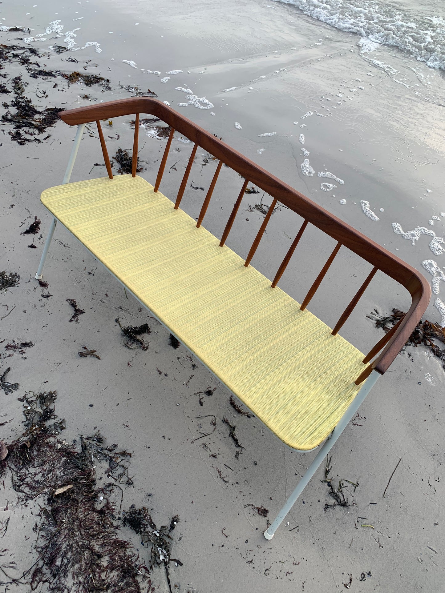 Bank mit feinen Holzdetails