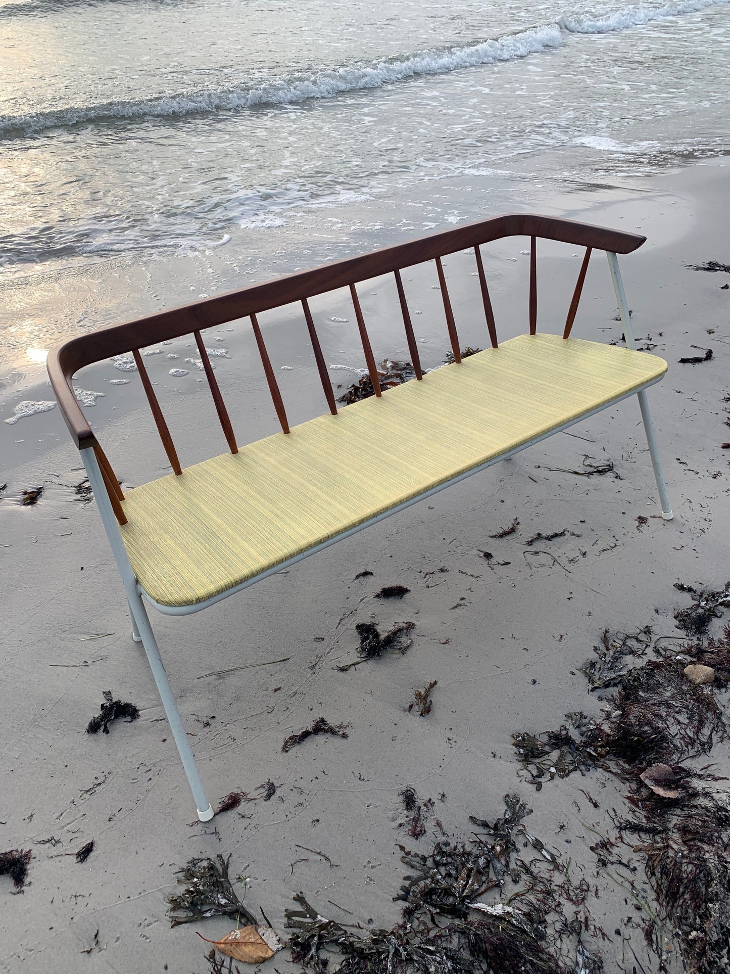 Bank mit feinen Holzdetails