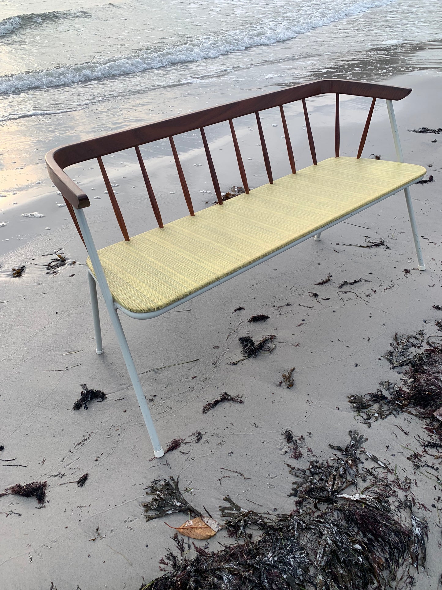 Bank mit feinen Holzdetails