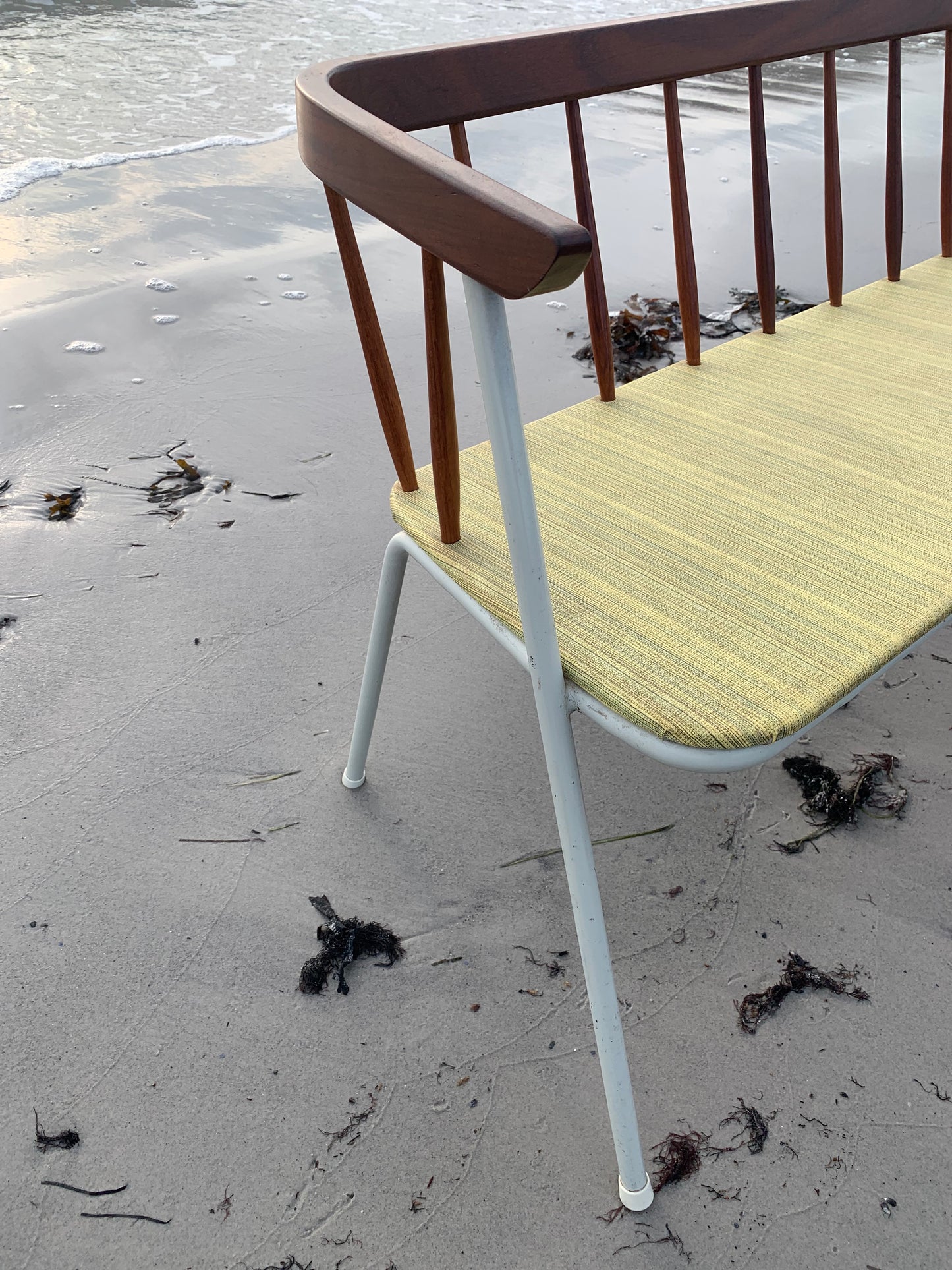 Bank mit feinen Holzdetails