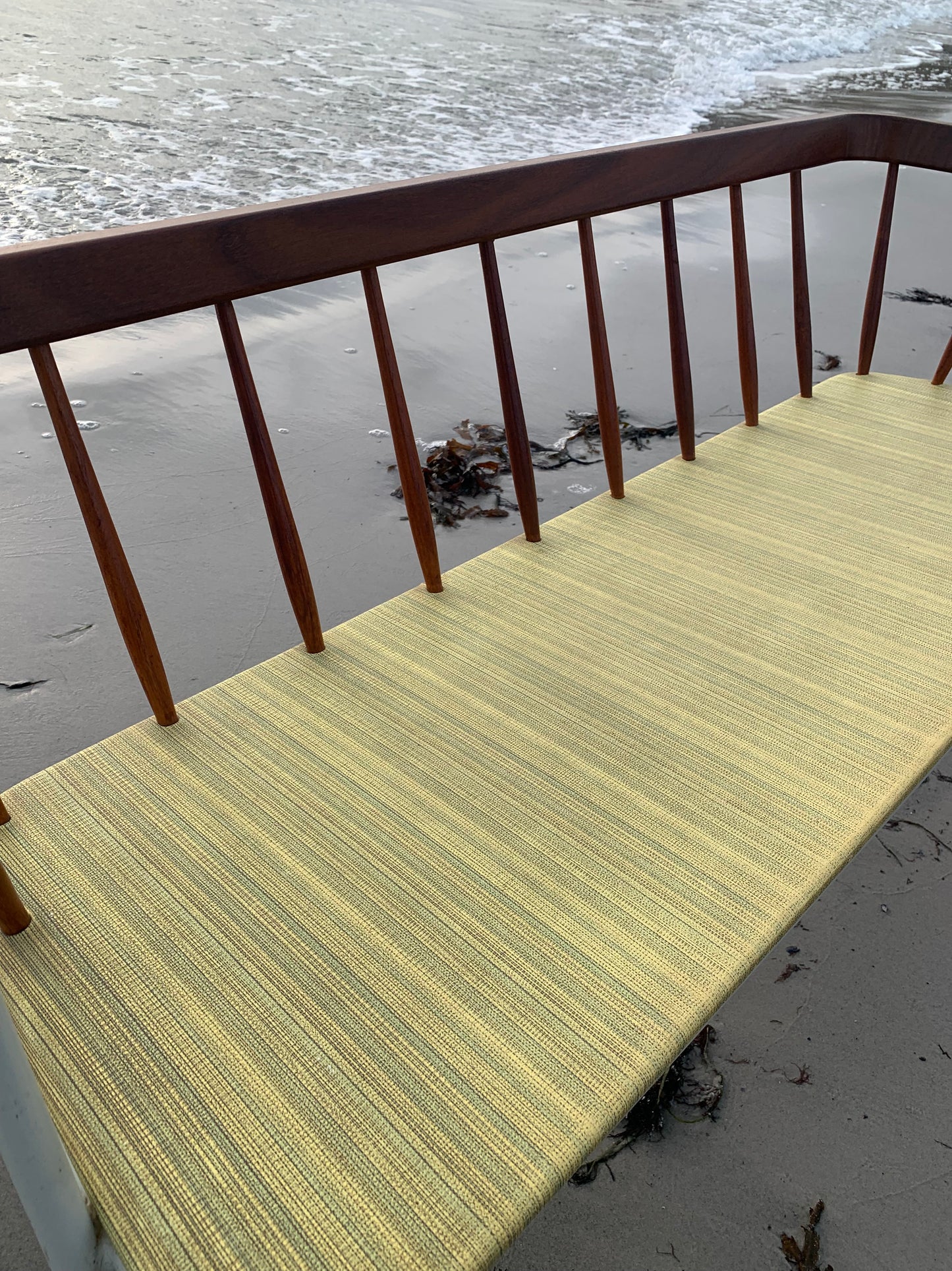 Bank mit feinen Holzdetails