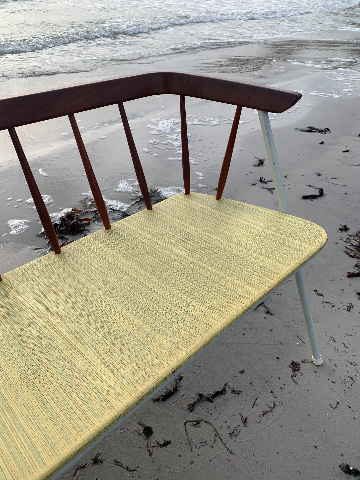 Bank mit feinen Holzdetails