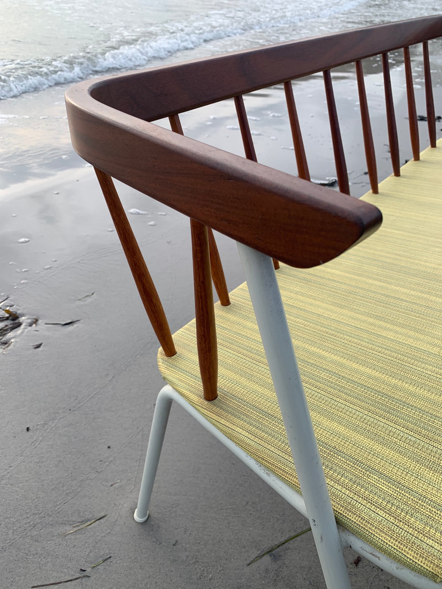 Bank mit feinen Holzdetails