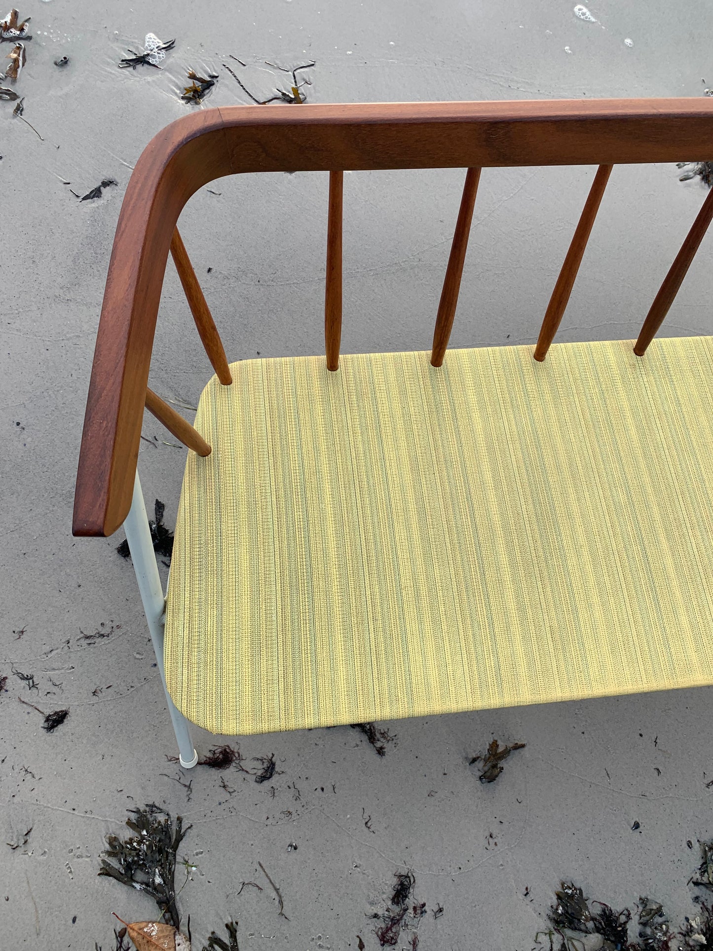 Bank mit feinen Holzdetails