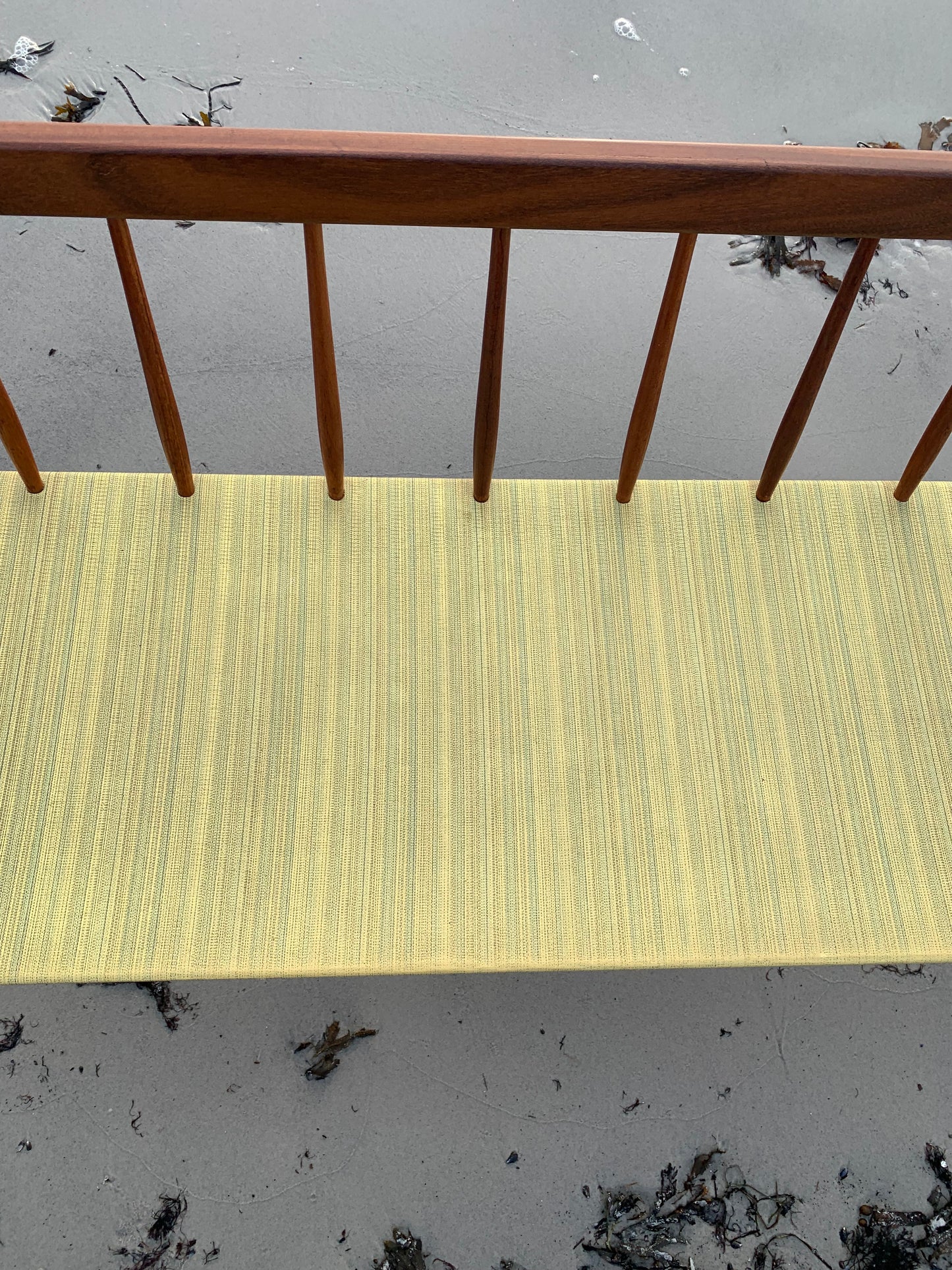 Bank mit feinen Holzdetails