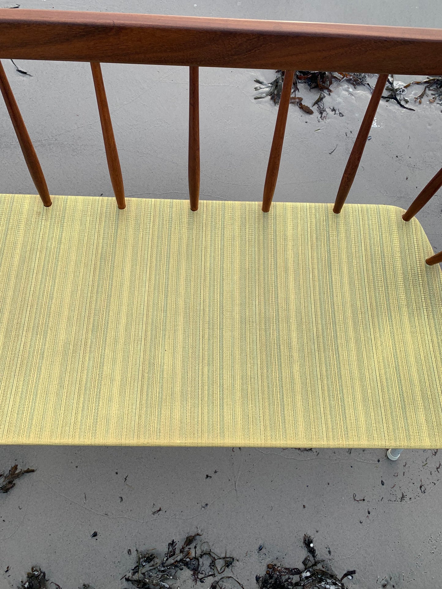 Bank mit feinen Holzdetails