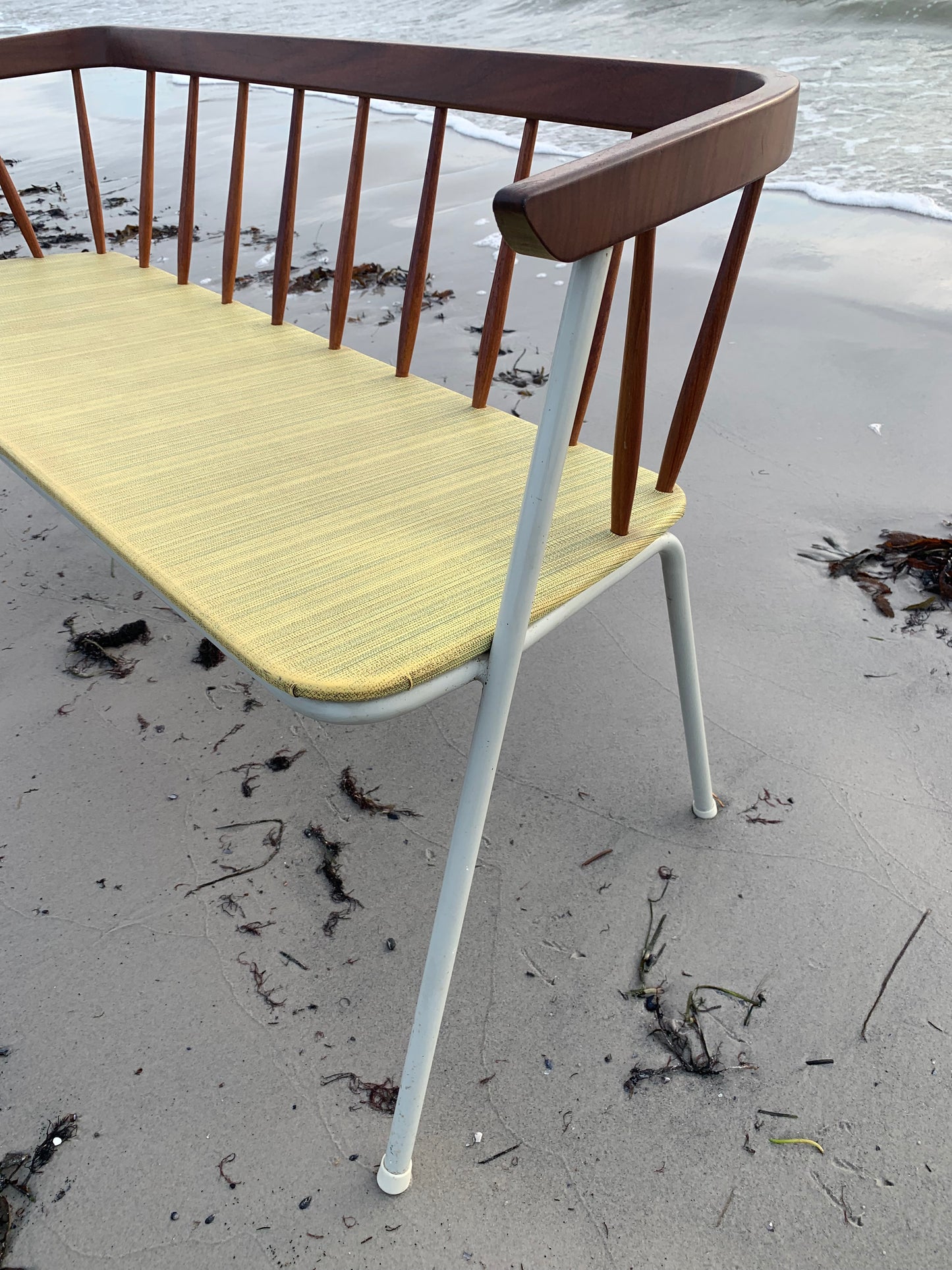 Bank mit feinen Holzdetails