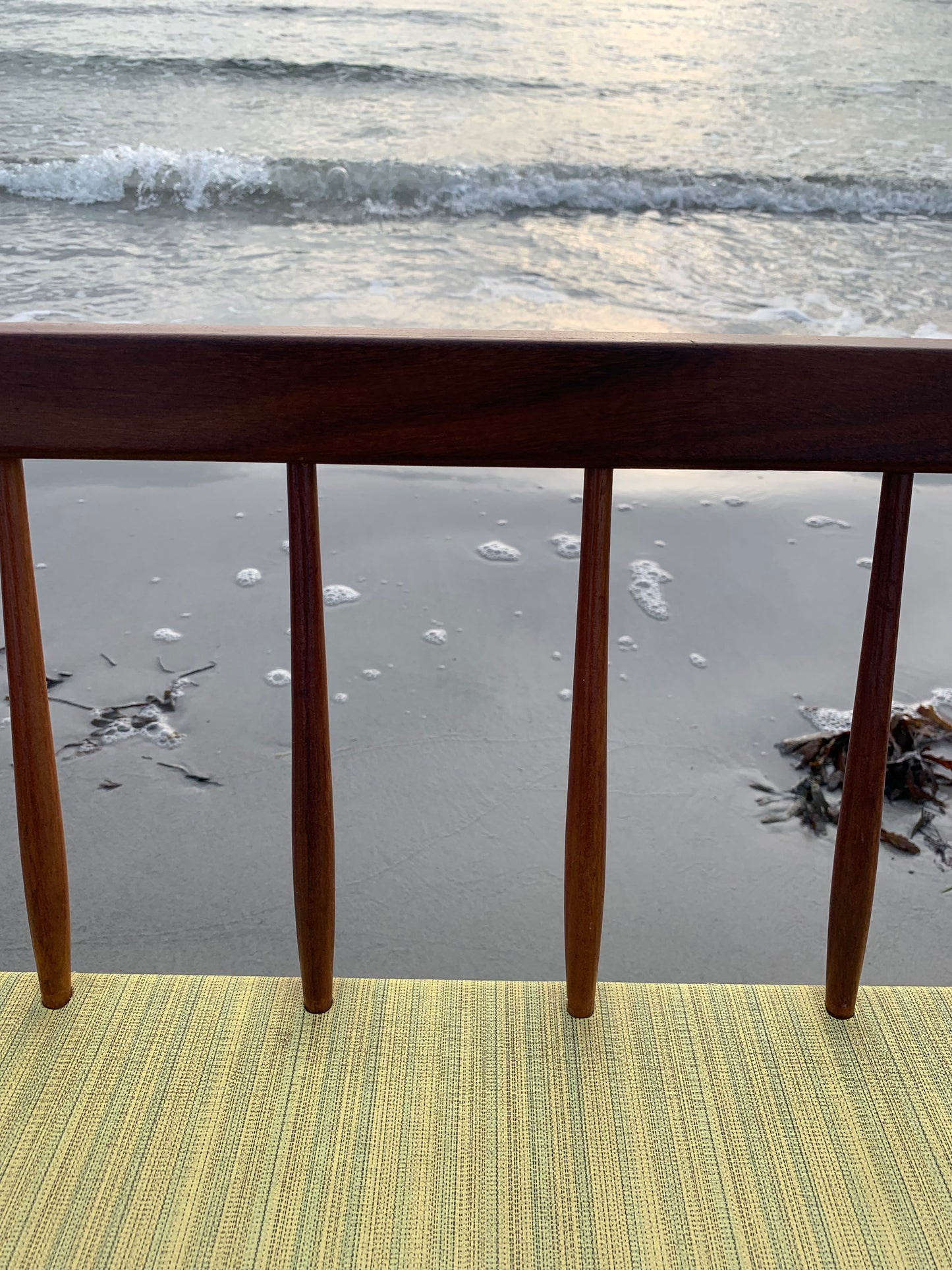 Bank mit feinen Holzdetails