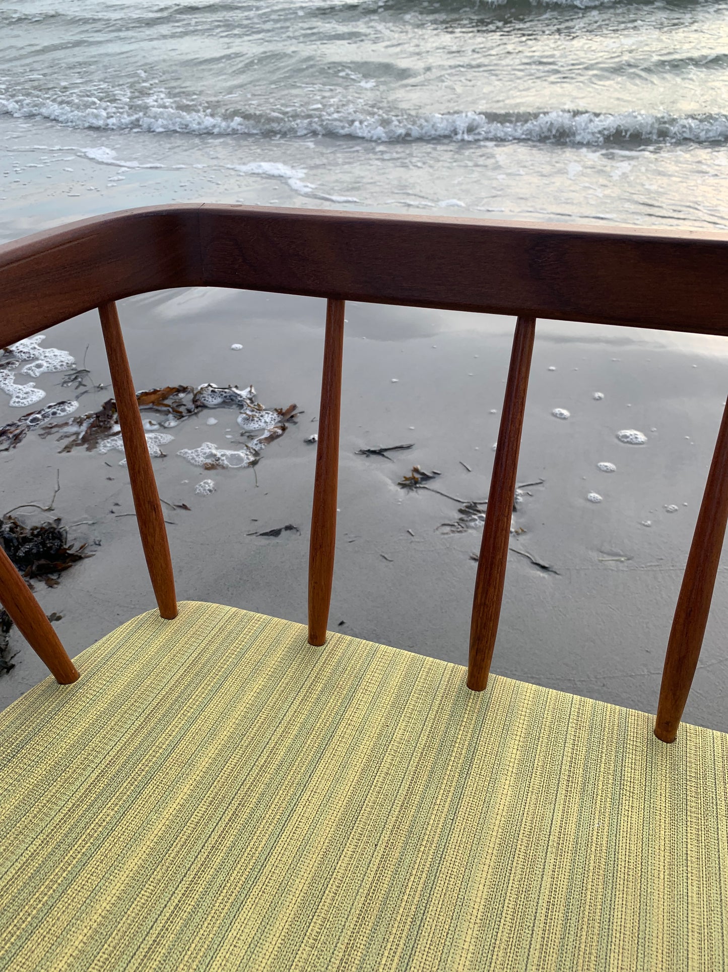 Bank mit feinen Holzdetails