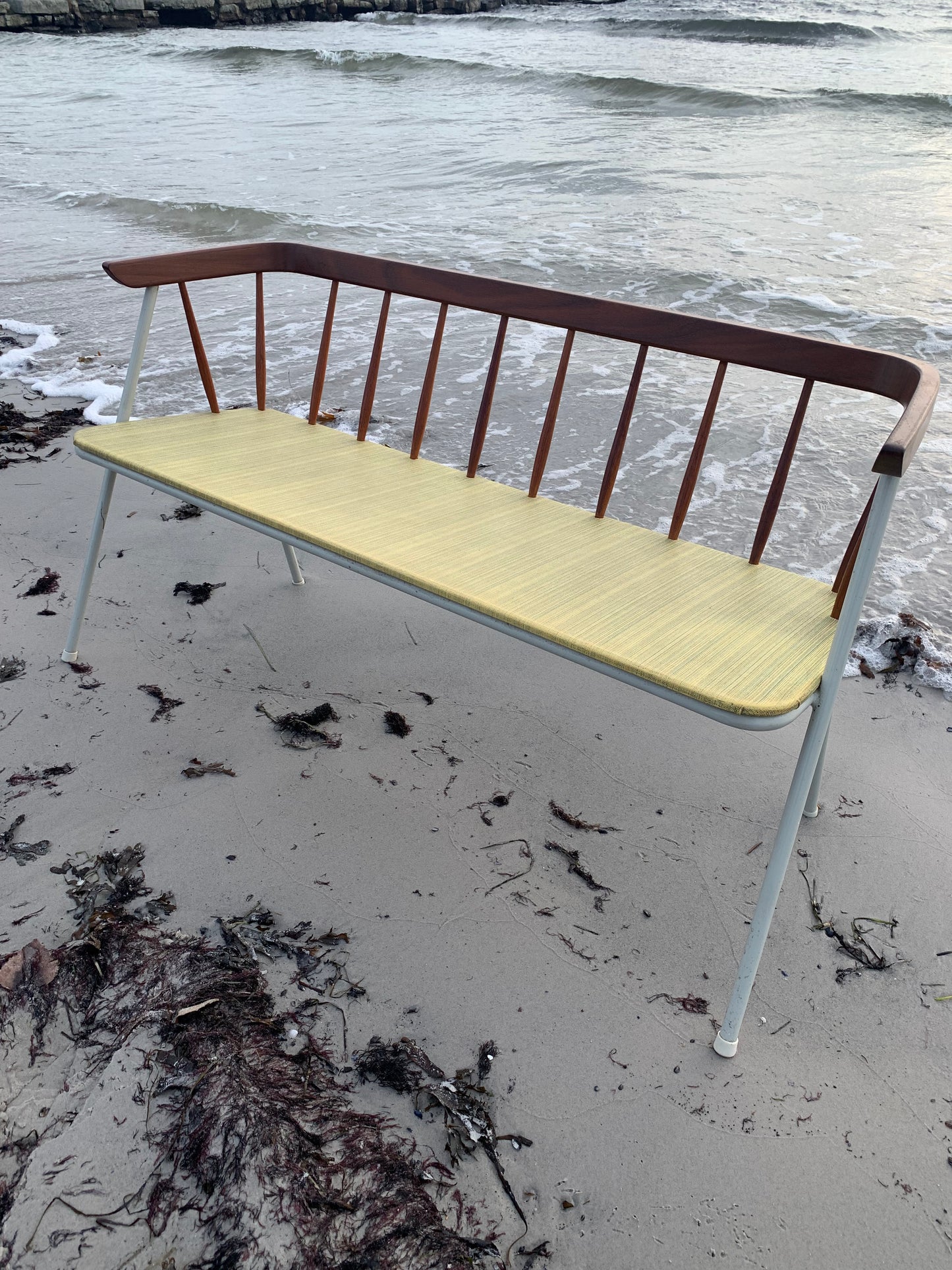 Bank mit feinen Holzdetails