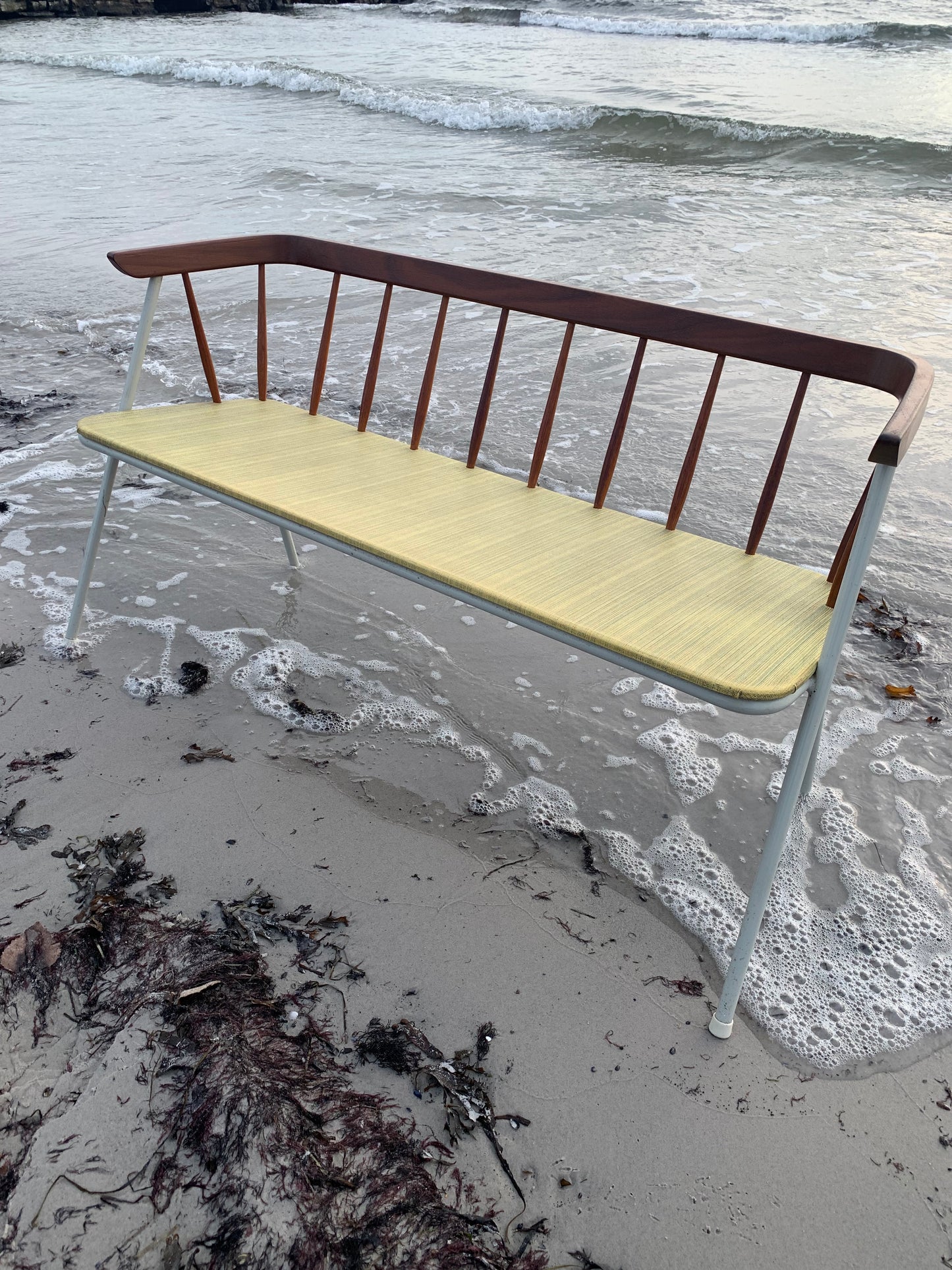 Bank mit feinen Holzdetails