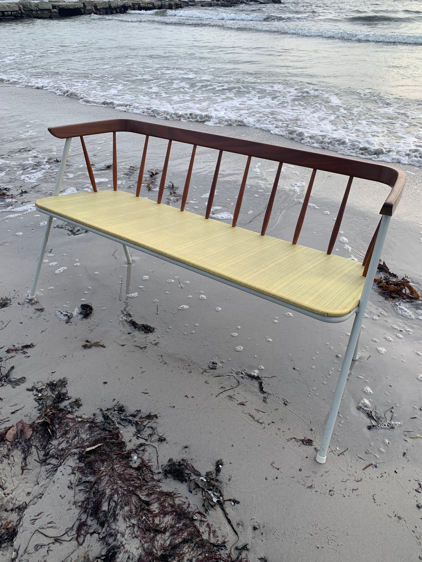 Bank mit feinen Holzdetails