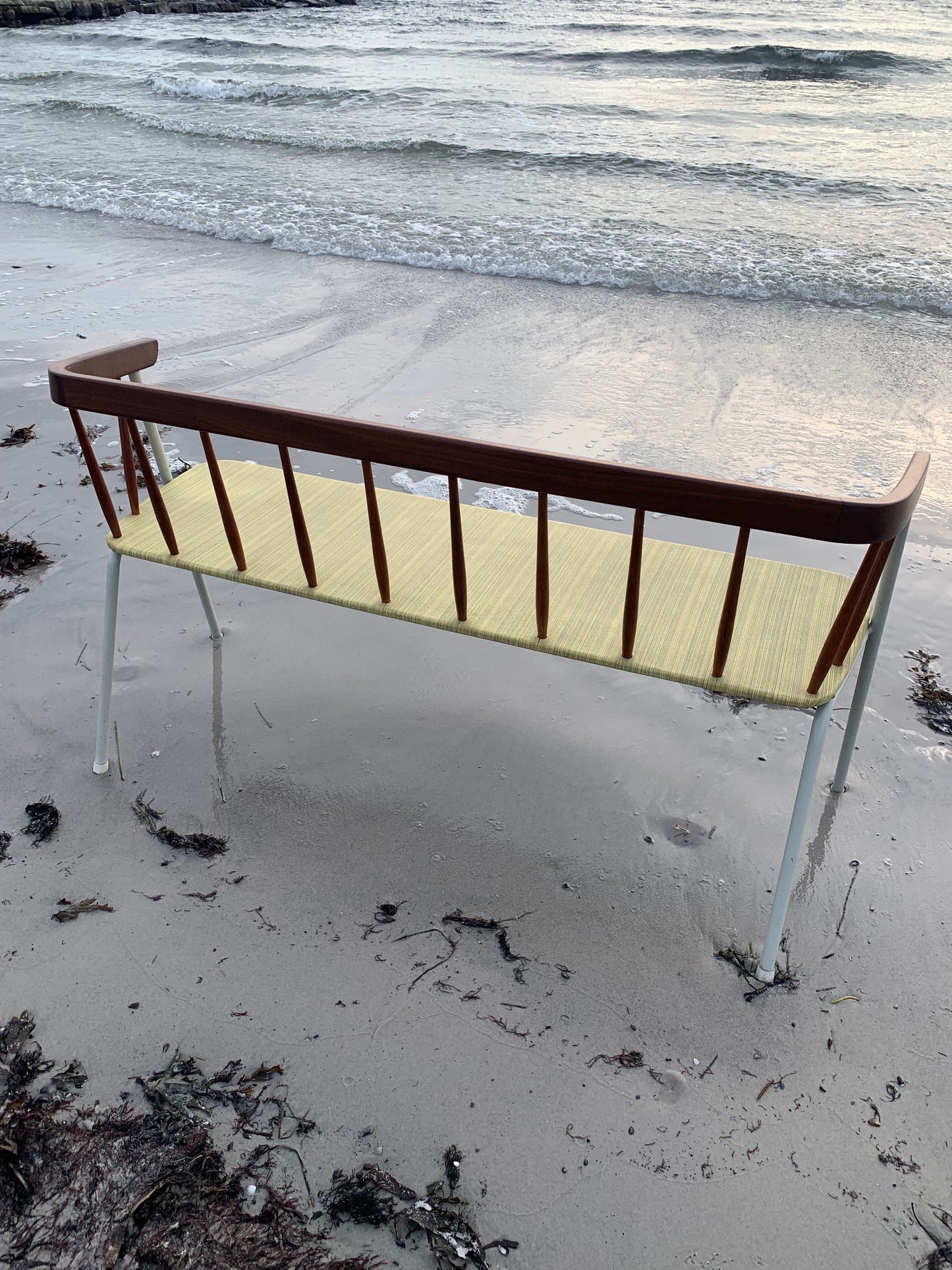 Bank mit feinen Holzdetails