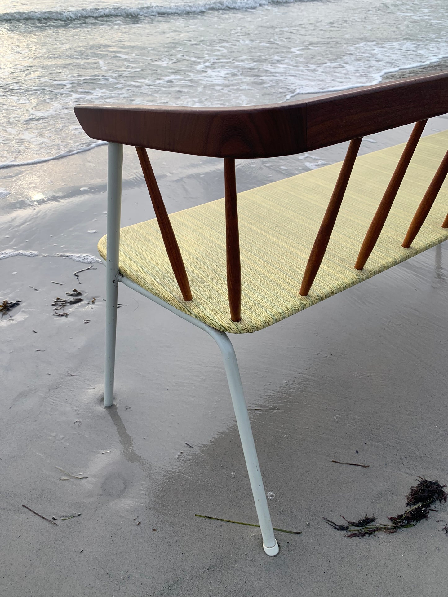 Bank mit feinen Holzdetails