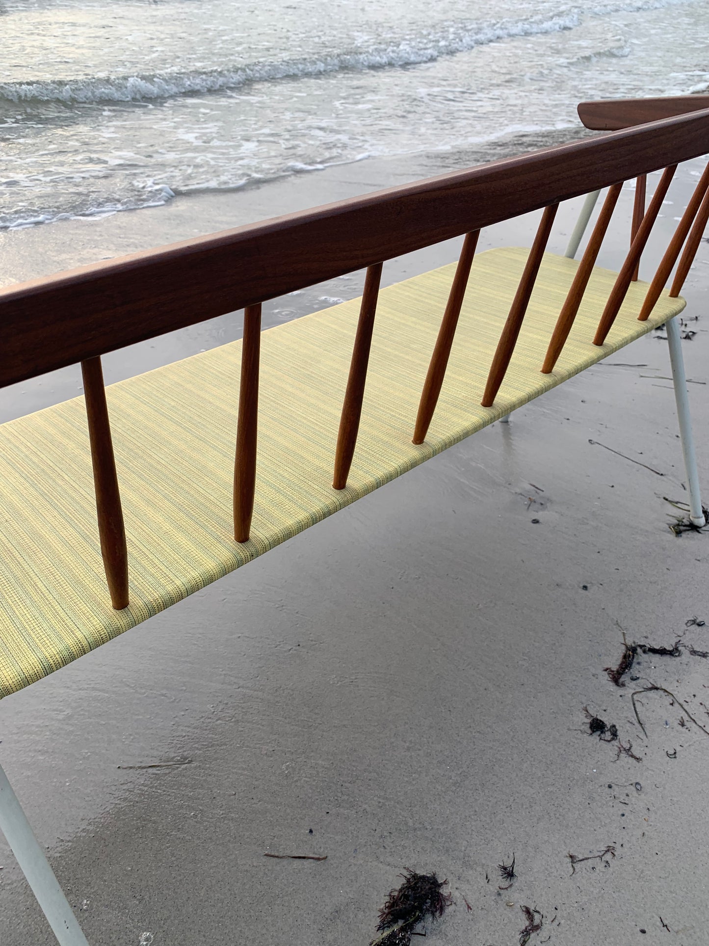 Bank mit feinen Holzdetails