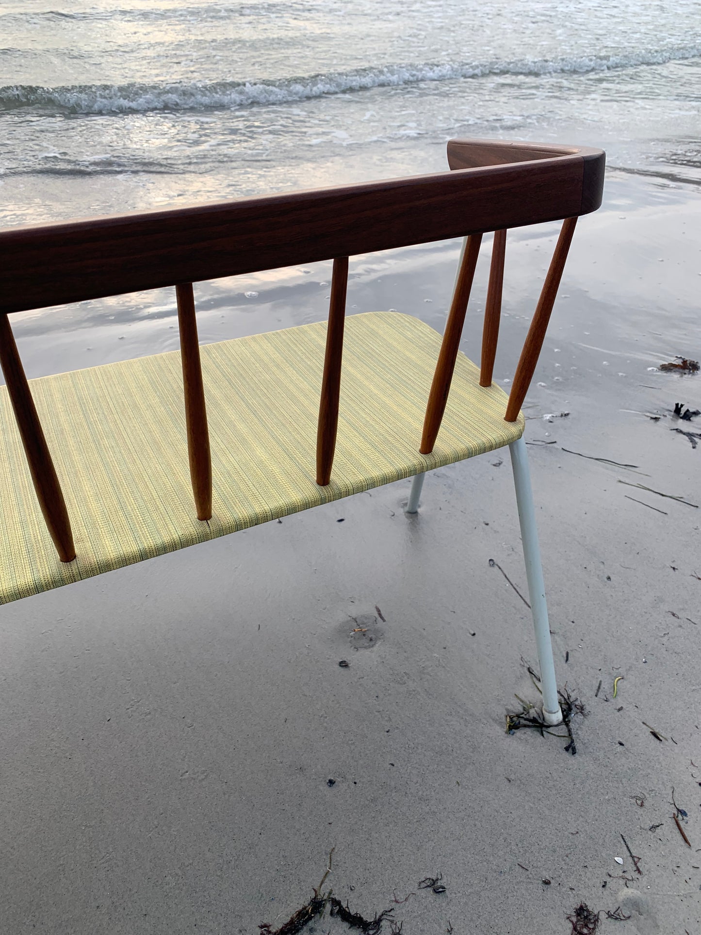 Bank mit feinen Holzdetails