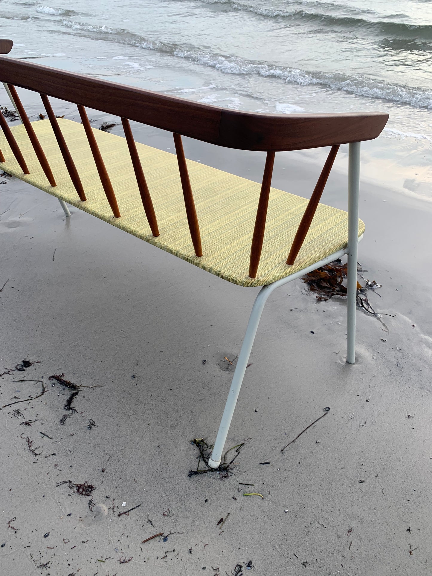 Bank mit feinen Holzdetails