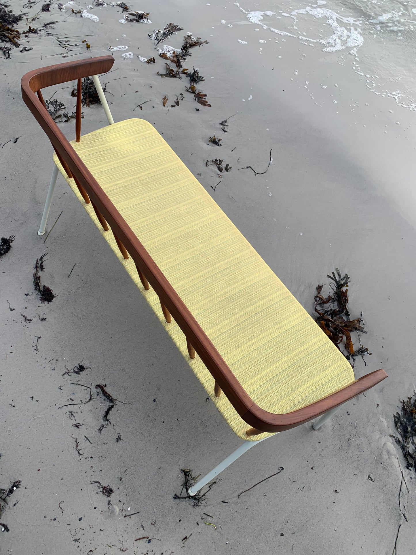 Bank mit feinen Holzdetails