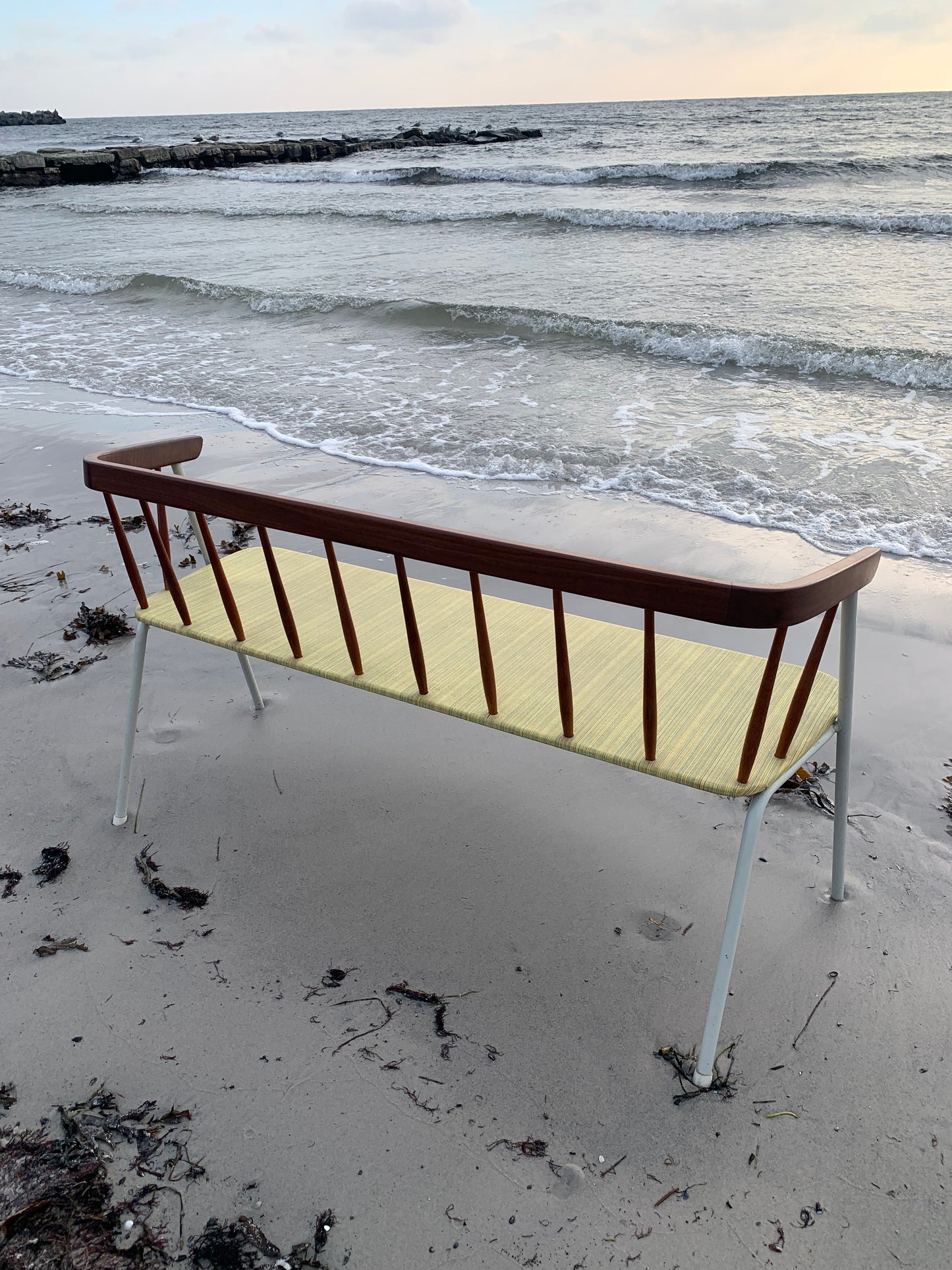 Bank mit feinen Holzdetails