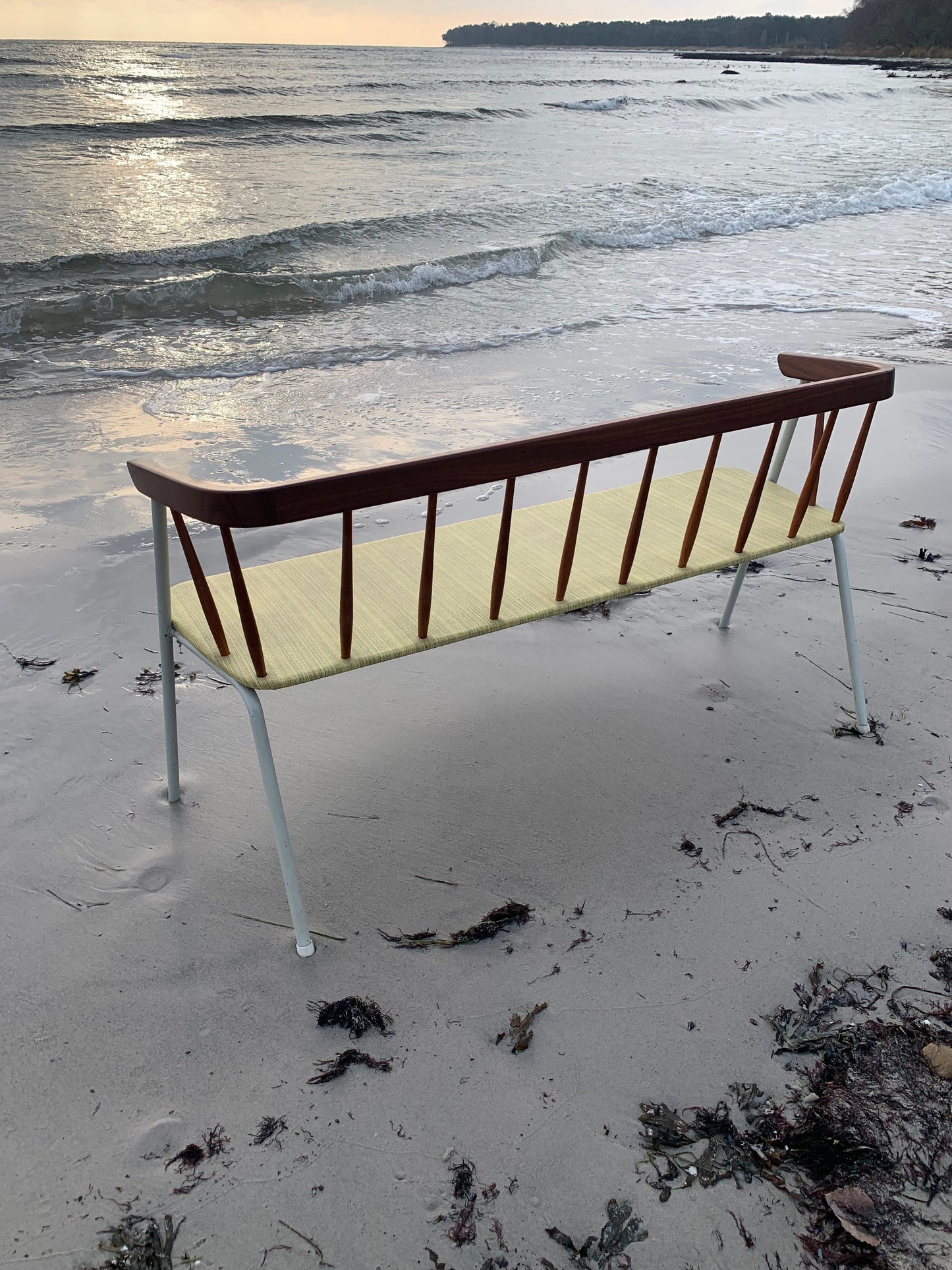 Bank mit feinen Holzdetails