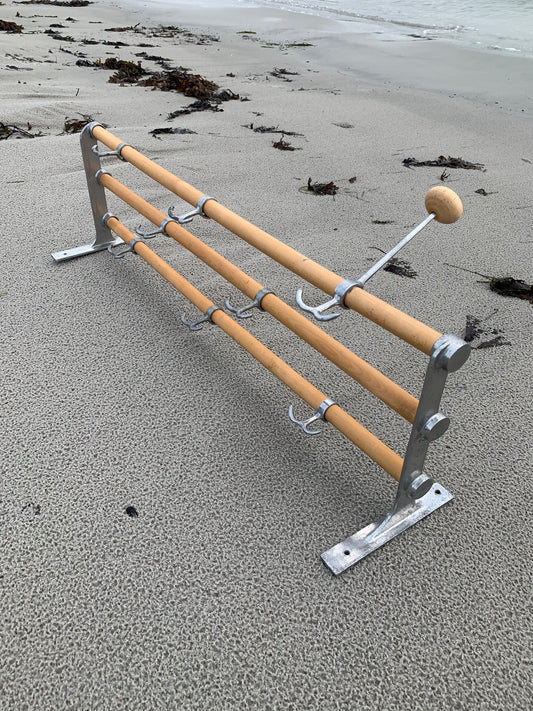 Regal mit Huthaken - Entworfen von Gunnar Bolin im Jahr 1937