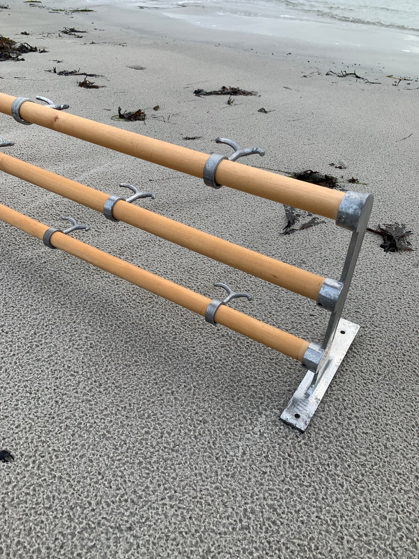 Regal mit Huthaken - Entworfen von Gunnar Bolin im Jahr 1937