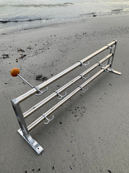 Regal mit Huthaken - Entworfen von Gunnar Bolin im Jahr 1937