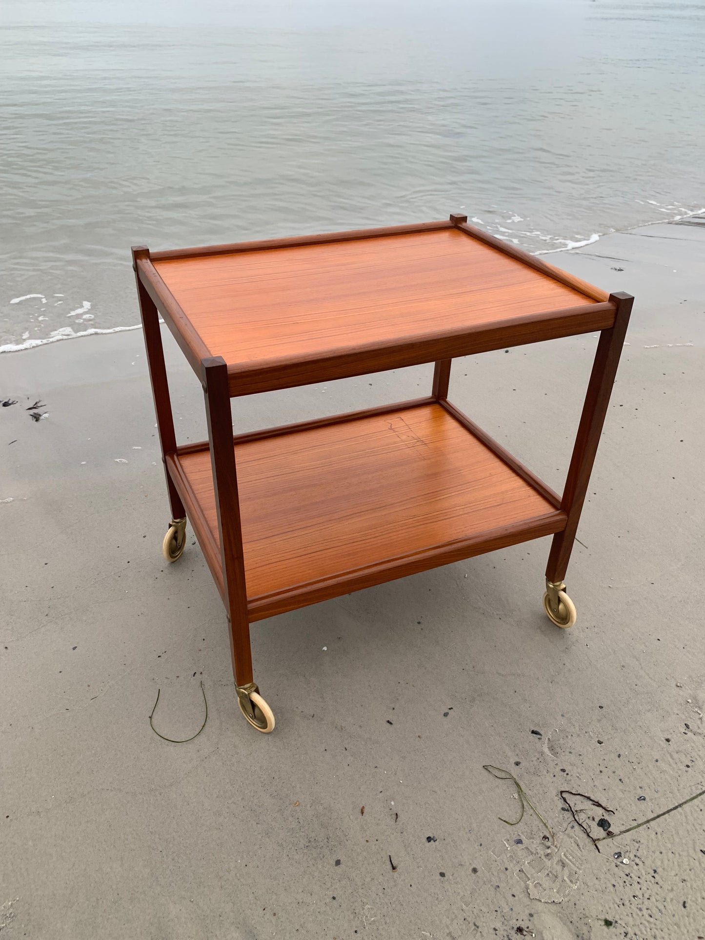 Servierwagen mit Rädern