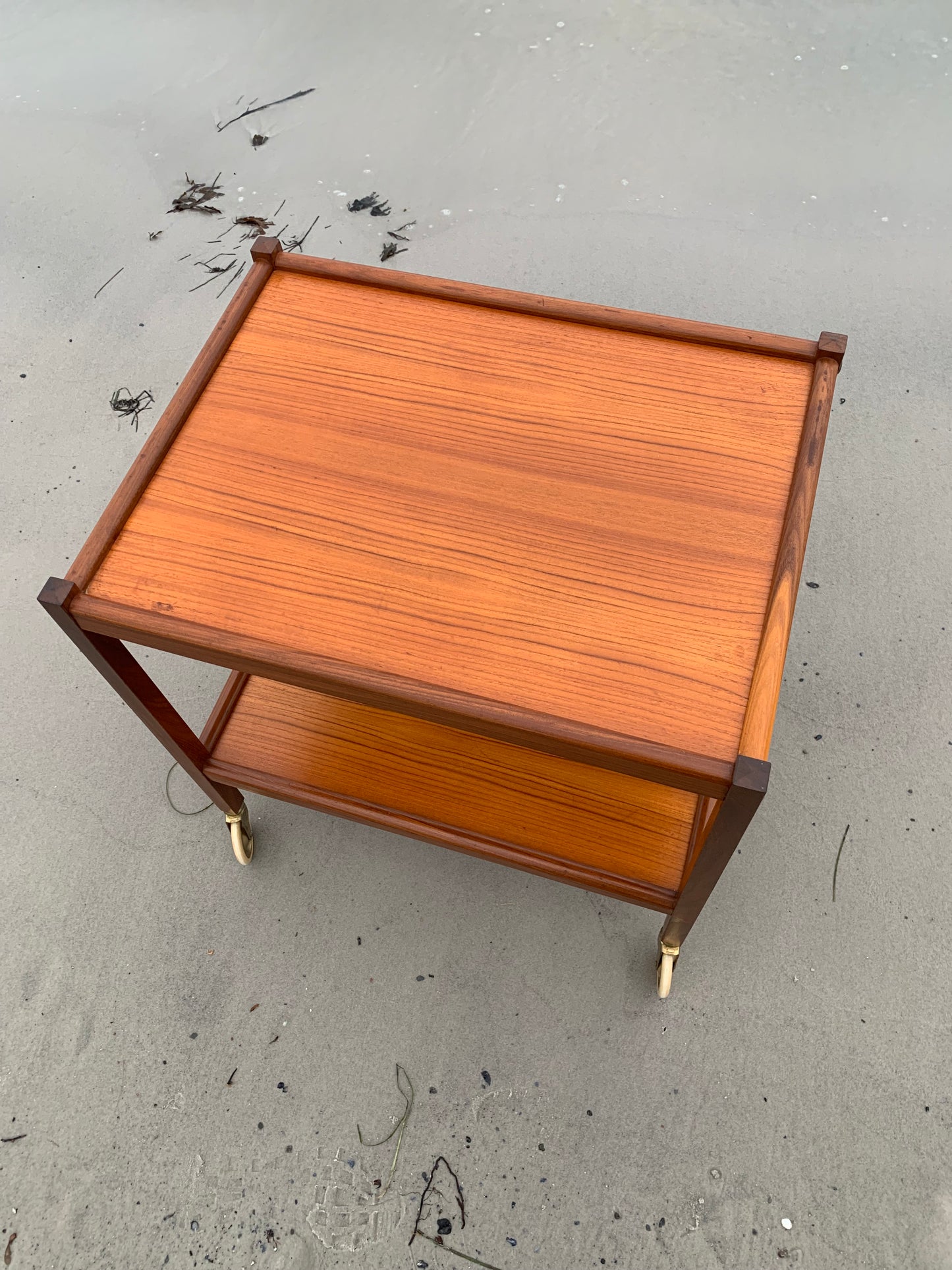 Servierwagen mit Rädern