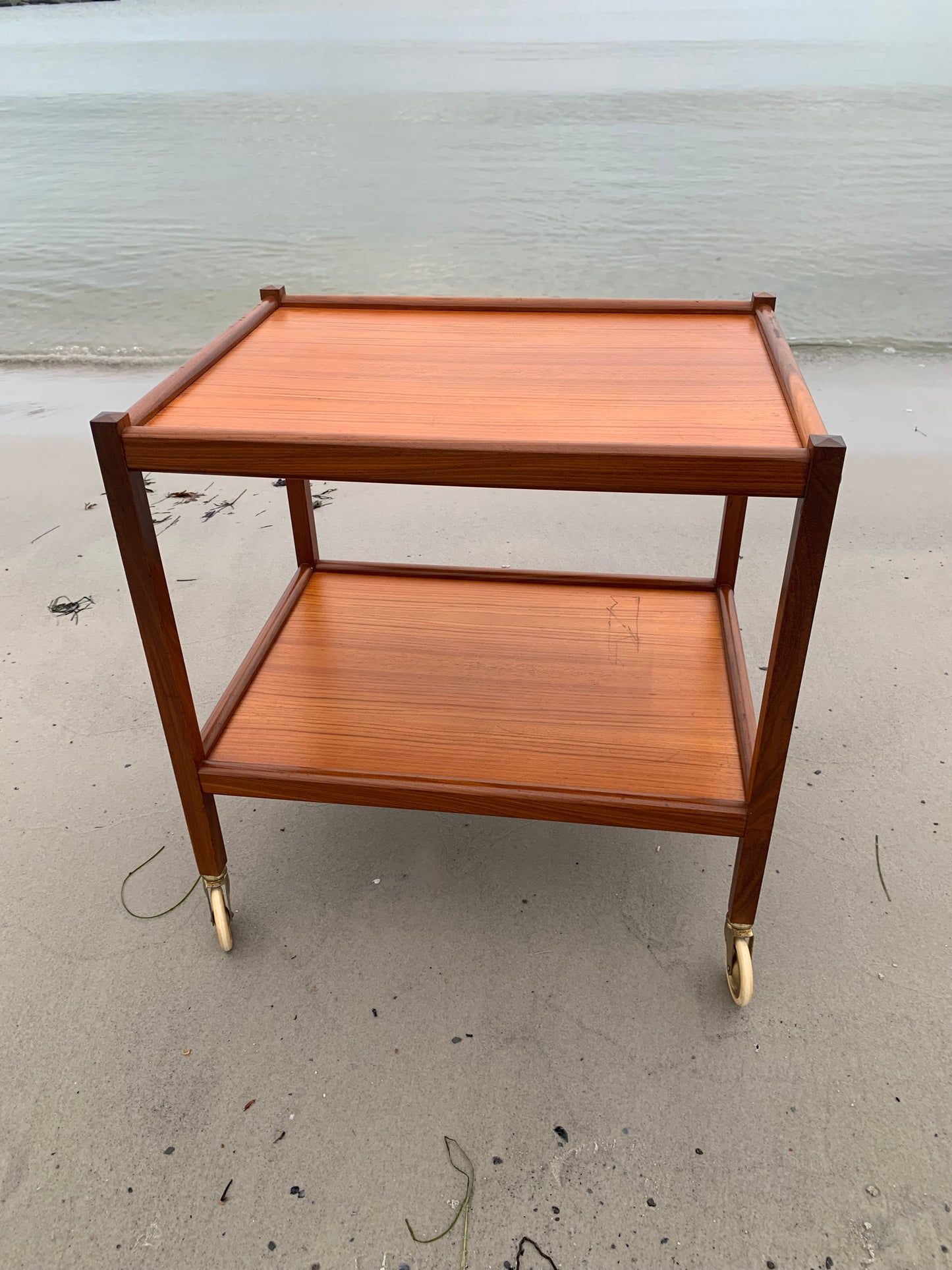 Servierwagen mit Rädern