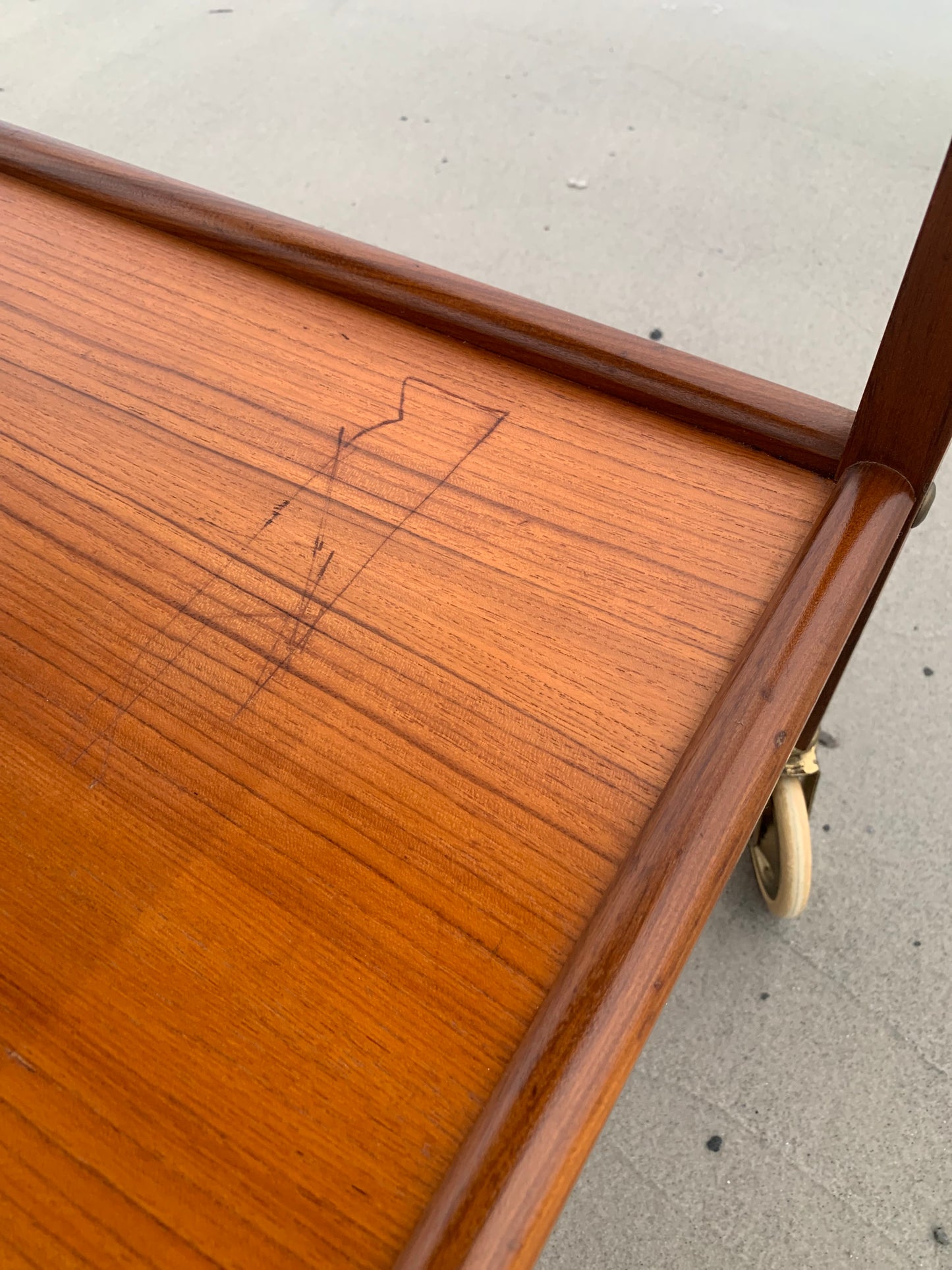 Servierwagen mit Rädern