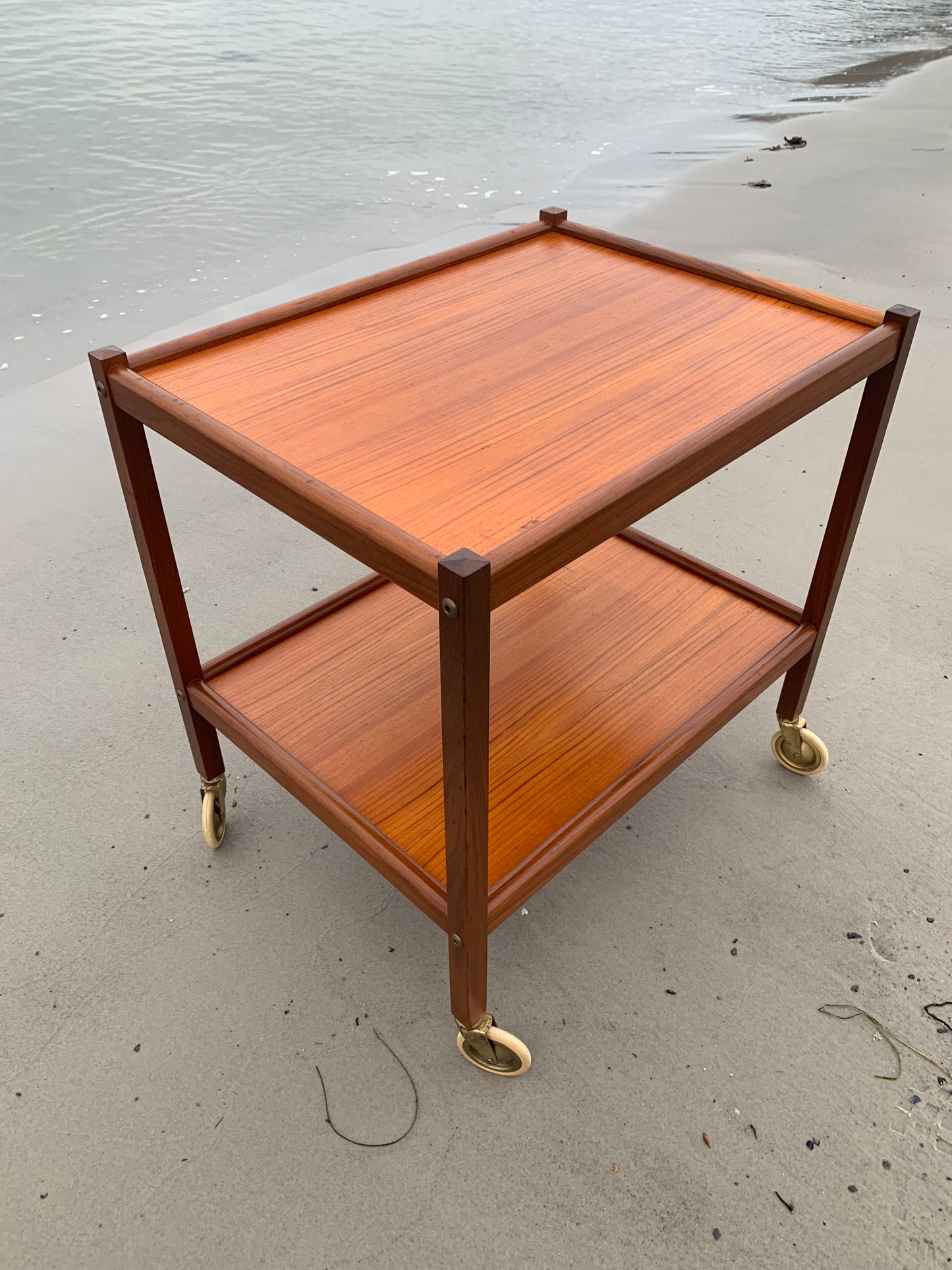 Servierwagen mit Rädern