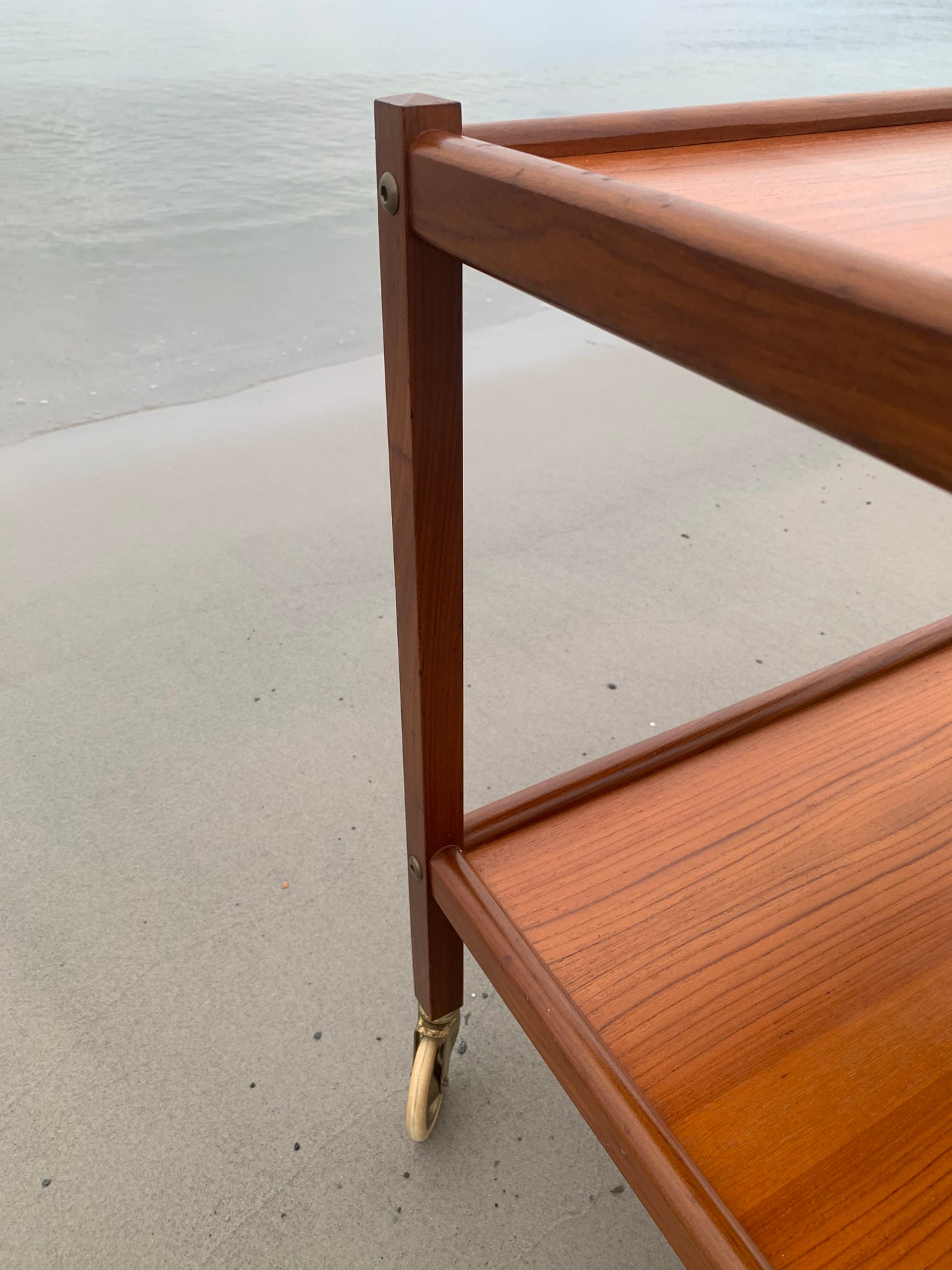 Servierwagen mit Rädern