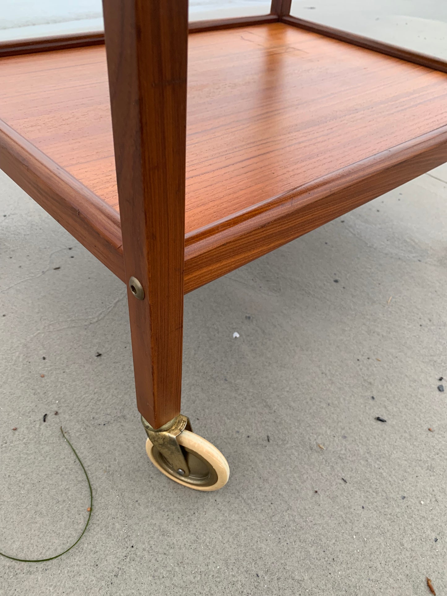 Servierwagen mit Rädern