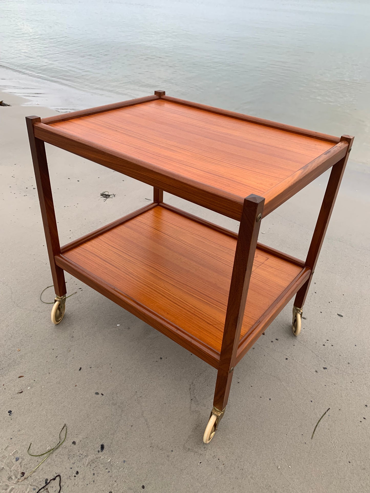 Servierwagen mit Rädern