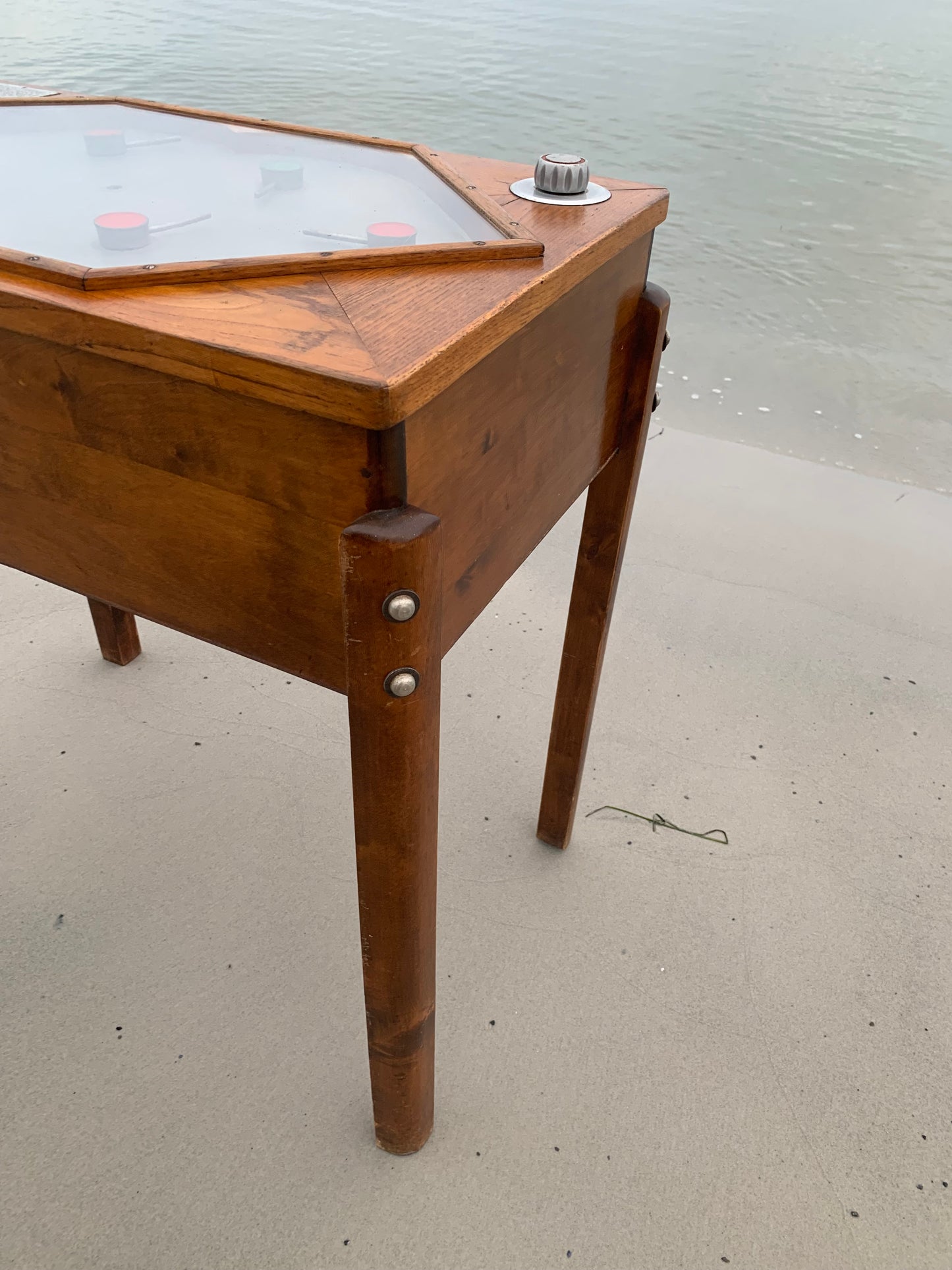 Spieltisch – Unterhaltsam und selten