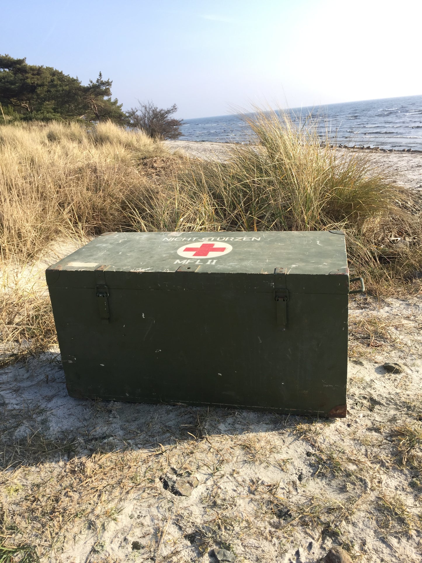 Große schöne Rote-Kreuz-Box