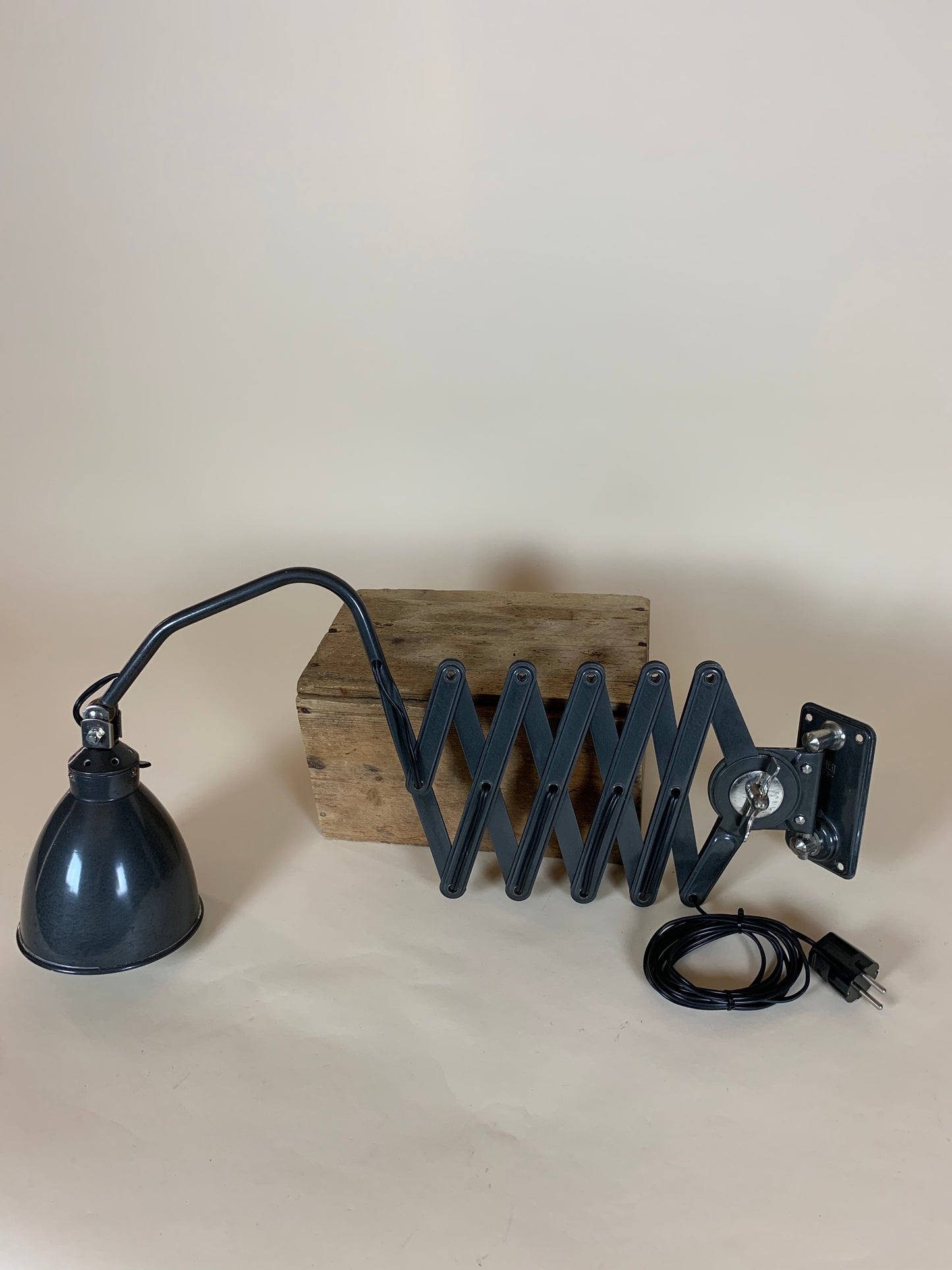 AGI Scherenlampe aus Belgien