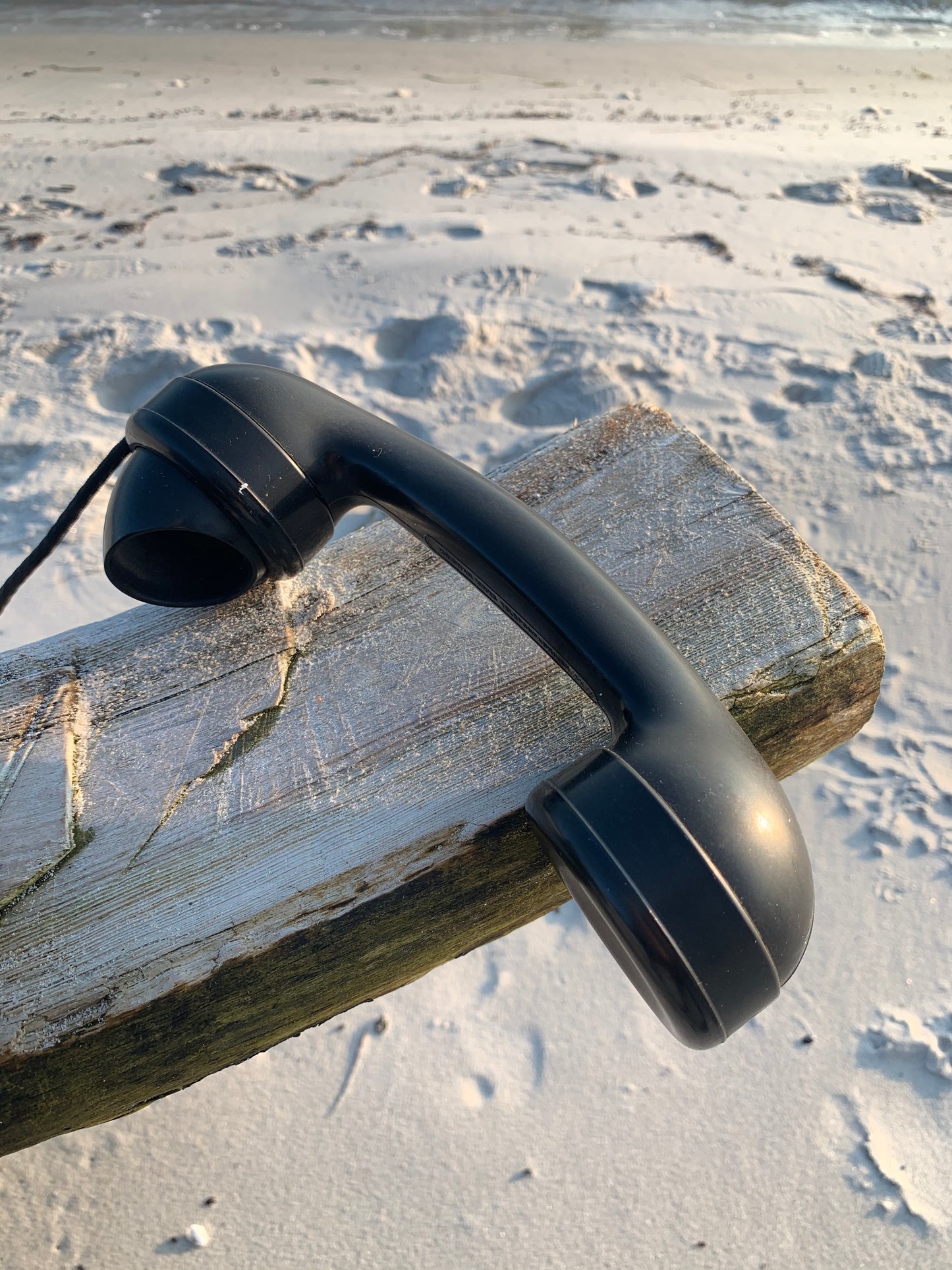 Telefon aus schwarzem Bakelit