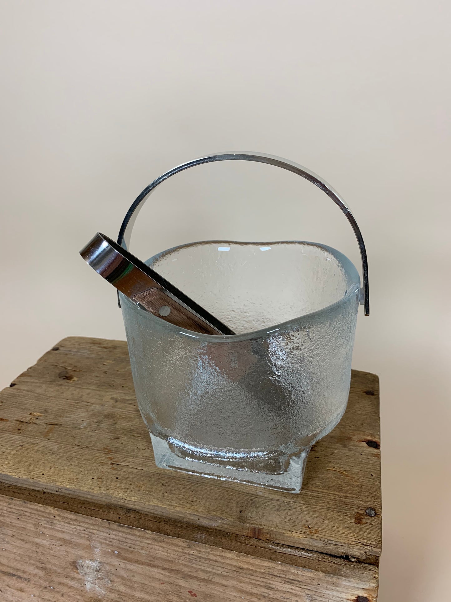 Eiskübel aus Glas mit Griff